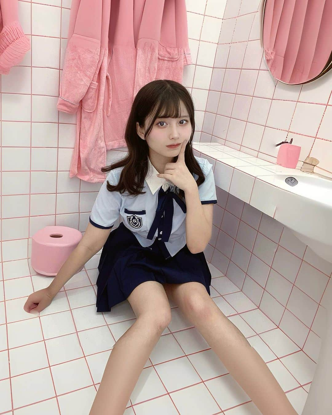 佐藤かれんさんのインスタグラム写真 - (佐藤かれんInstagram)「かわいいかなー？？  最近オープンしたビキフォトに行ってきたよー！！ アイドルみたいな制服レンタルしてフォトブースで写真撮るの楽しかったー📷 ヘアアイロンとかtirtir借りれるからぜひ行ってみてねん🫶🏻  #PR  #ビキフォト　#韓国プリクラ　#bkeyphoto #韓国ファッション #韓国制服 #アイドル　#プロデュース #プリント倶楽部 #プリクラ　#セルフィー #tirtir」10月8日 19時31分 - berobero_baaa