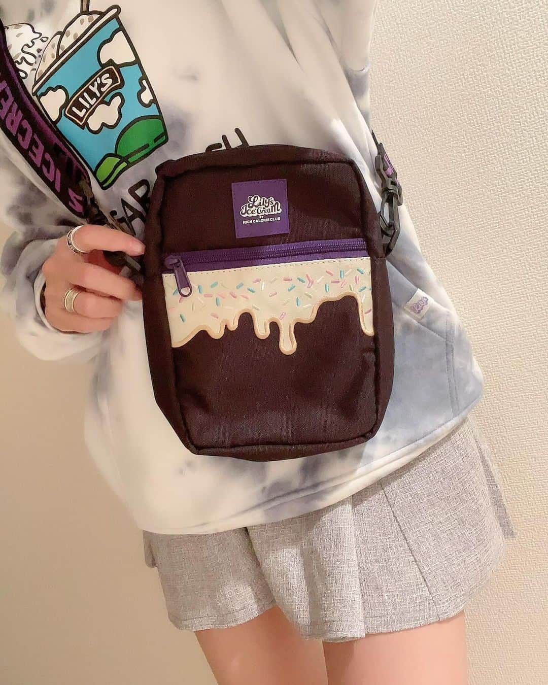倖田柚希さんのインスタグラム写真 - (倖田柚希Instagram)「大好きなLily's Icecreamに バッグが登場したので即買いしました🫶  フーディ2着と ロンTも買っちゃった🥰  もう全部可愛い！！！！  いつも迅速な対応 ありがとうございます🙌」10月8日 19時31分 - yu_zukizuki