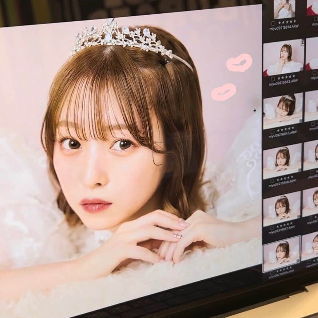 右近心優のインスタグラム：「生誕のときのお写真たち~① みんなのもとにブロマイドとして届けることができたのとても嬉しい🫶🏻🎀 ありがとうございます🥲︎  📸@yuto_cam   #photo  #photography  #生誕  #ドレス  #撮影  #撮影データ  #ボブ  #ボブアレンジ」