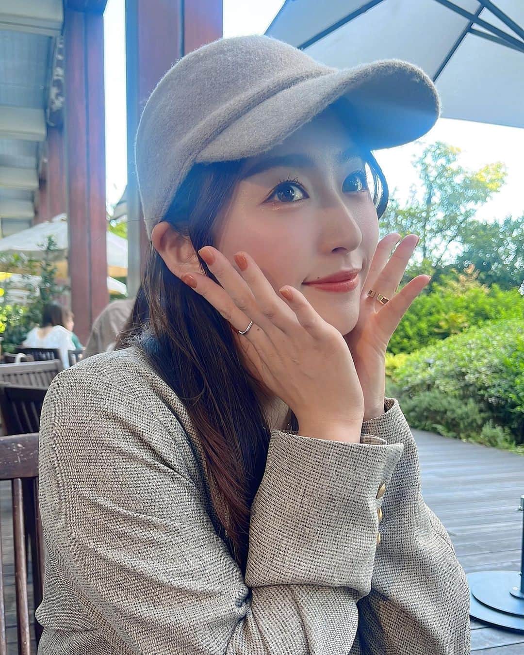 三輪晴香のインスタグラム：「. . すっかり寒くなったね🍁 秋服可愛いから好き🫶  #autumn #秋コーデ #秋ファッション #秋ネイル #ootd」