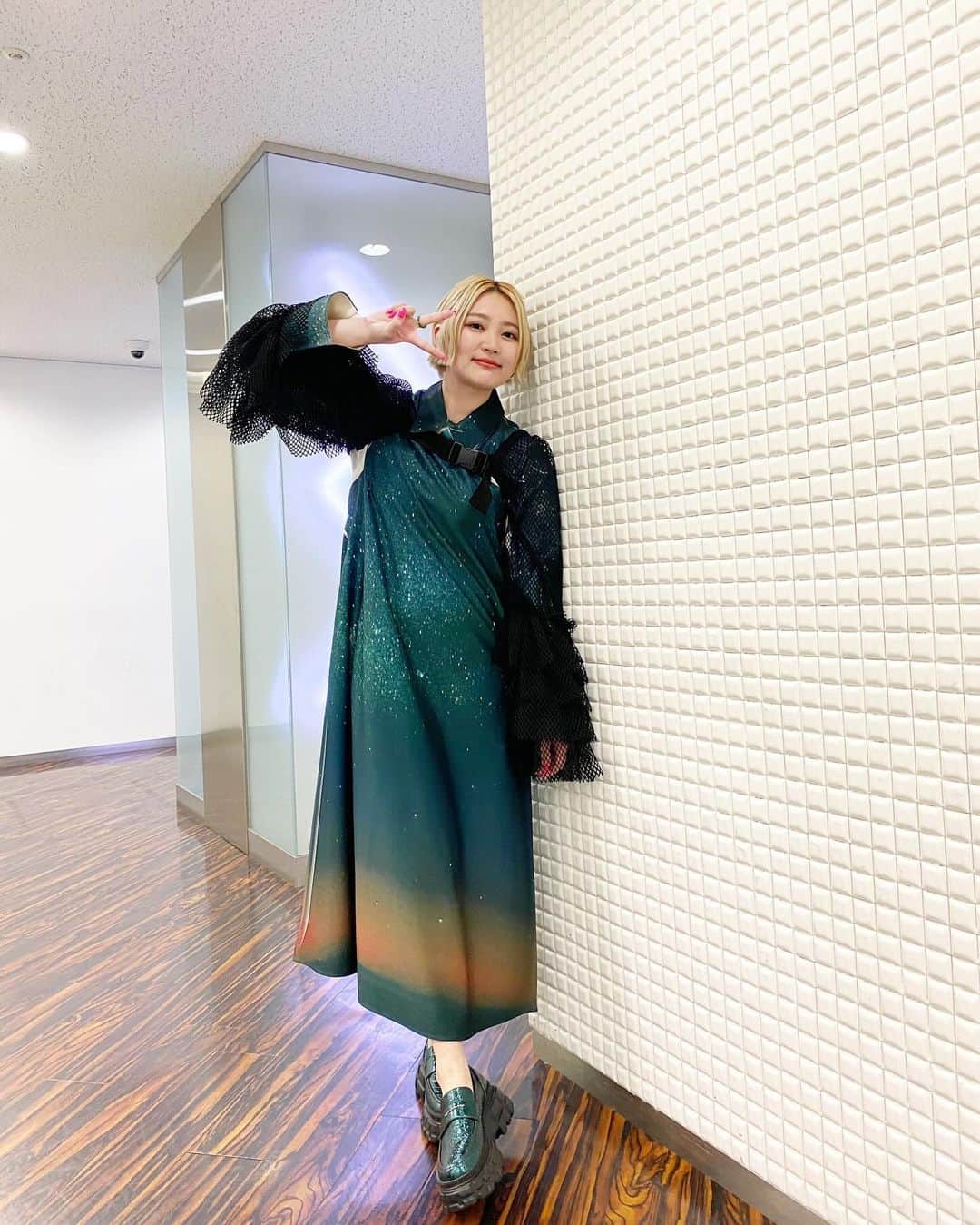柏木ひなたさんのインスタグラム写真 - (柏木ひなたInstagram)「🦋💚💚✨💫 #ひなたのいしょう #チャンスの時間」10月8日 19時39分 - hinata_official_kashiwagi