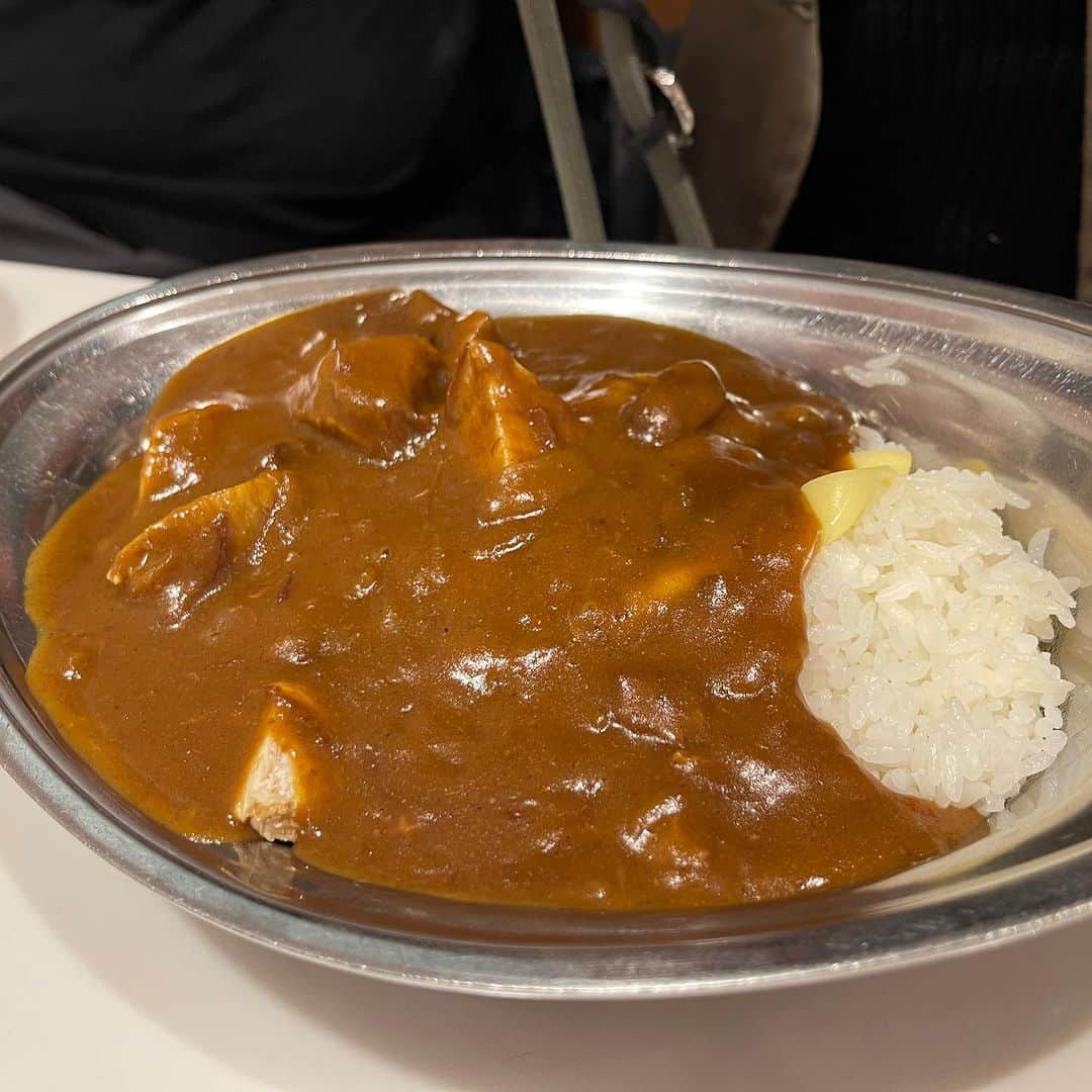 アンジェラ佐藤さんのインスタグラム写真 - (アンジェラ佐藤Instagram)「帯広じゃなく音更町でインデアンカレーなーり🍛   #インデアンカレー  #音更町  #大盛り2人前  #久しぶり食べたけどやっぱり美味い  #北海道咖哩 #北海道好吃 #ヒンナヒンナ」10月8日 19時41分 - angela_satou