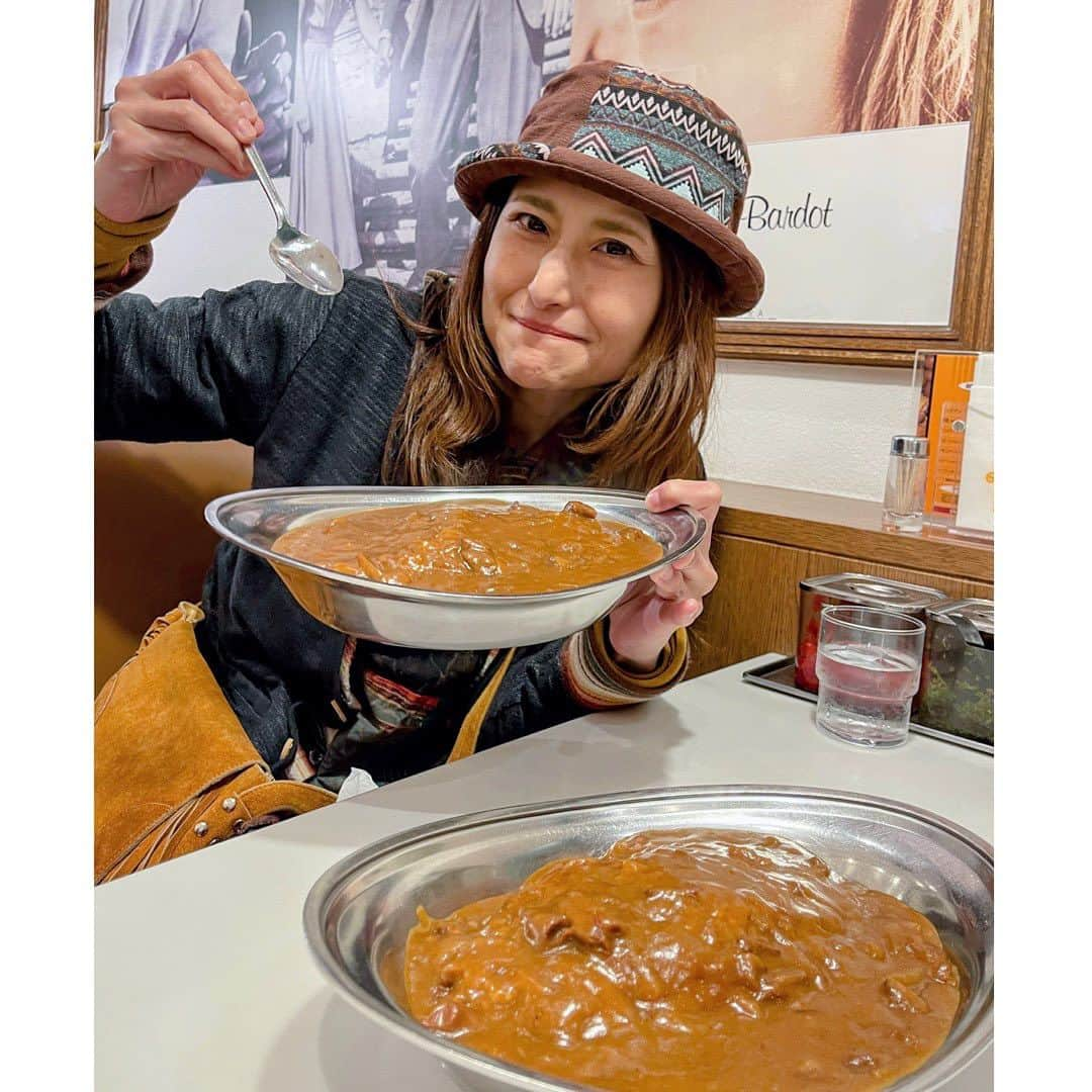 アンジェラ佐藤のインスタグラム：「帯広じゃなく音更町でインデアンカレーなーり🍛   #インデアンカレー  #音更町  #大盛り2人前  #久しぶり食べたけどやっぱり美味い  #北海道咖哩 #北海道好吃 #ヒンナヒンナ」