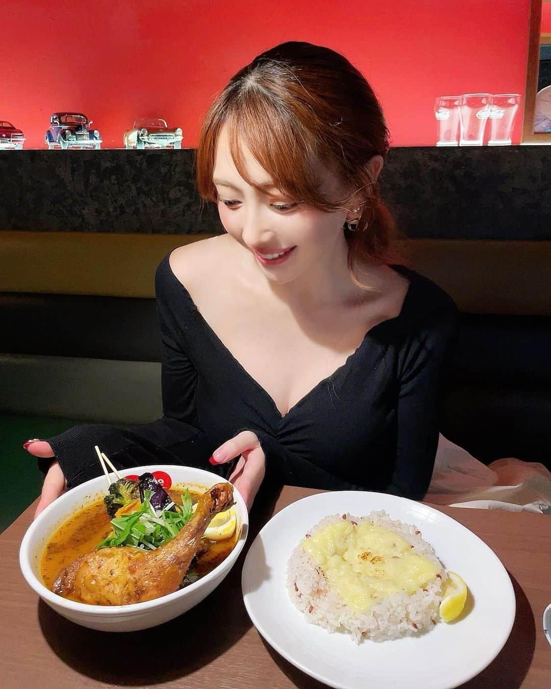 森咲智美さんのインスタグラム写真 - (森咲智美Instagram)「. 先日の北海道旅❤️ 並んで食べるかいがありました🤭 今まで食べたスープカレーで 1番好みなスープでした🤤✨ . . . .  🐴出演情報🐴 岩手競馬攻略LIVE 南部杯まるわかりTV　 〜砂のマイル王者を探しだせ〜  【出演者】 ・FUJIWARA 原西孝幸様 ・佐藤哲三様（元JRA騎手） ・松尾康司様（岩手競馬パドック解説者・いわて競馬マガジンテシオ編集長） ・森咲智美  【配信スケジュール】 16:00〜18:45頃  【YouTube】 youtube.com/watch?v=TCmA0N…  コメントお待ちしております❤️  #南部杯 #岩手競馬 #netkeiba  #北海道グルメ  #スープカレー札幌」10月8日 19時41分 - morisakitomomi