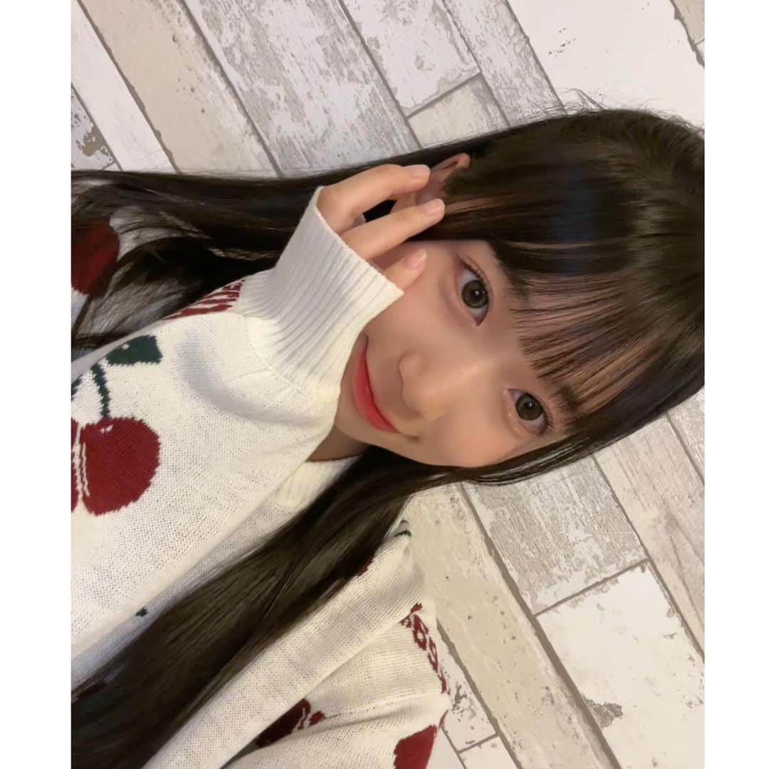 百田汐里のインスタグラム：「今の気温がちょうどいいね…🤍💨 ． ．  #jkブランド  #jk  #jkの素敵な思い出  #ファッション  #黒髪ロング  #ストレート  #メイク  #今日好き  #ヘアアレンジ  #ヘアアレンジ簡単  #fashion  #like  #instagram  #ハーフアップ  #冬服  #셀카  #좋아  #좋아요  #머리  #얼스타그램 #메이크업  #오오티디 #일상」