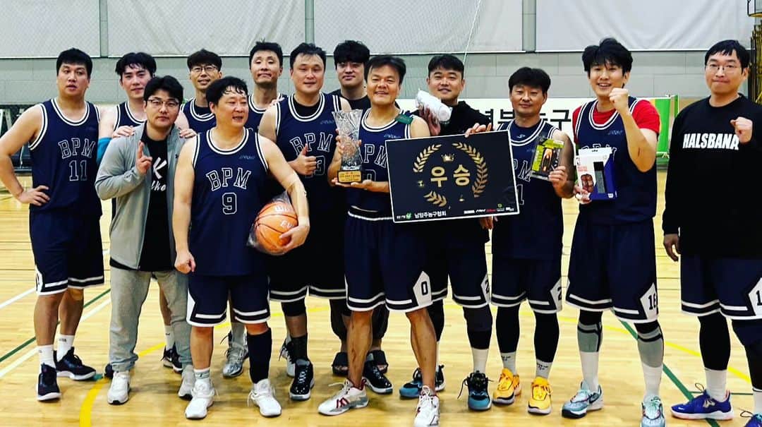 のインスタグラム：「#JYPbasketball #BPMbasketballteam #남양주시농구대회우승 #NamyanguCHAMPIONSHIP #JYPark  참가대회 3연속 우승! 팀동료들 정말 멋있었고 자랑스러워♡ 이대로 내년에도 이어가자!!  Won 3 tournaments in a row! So proud of my teammates,  love you guys♡ Let's carry this on to next year!!」