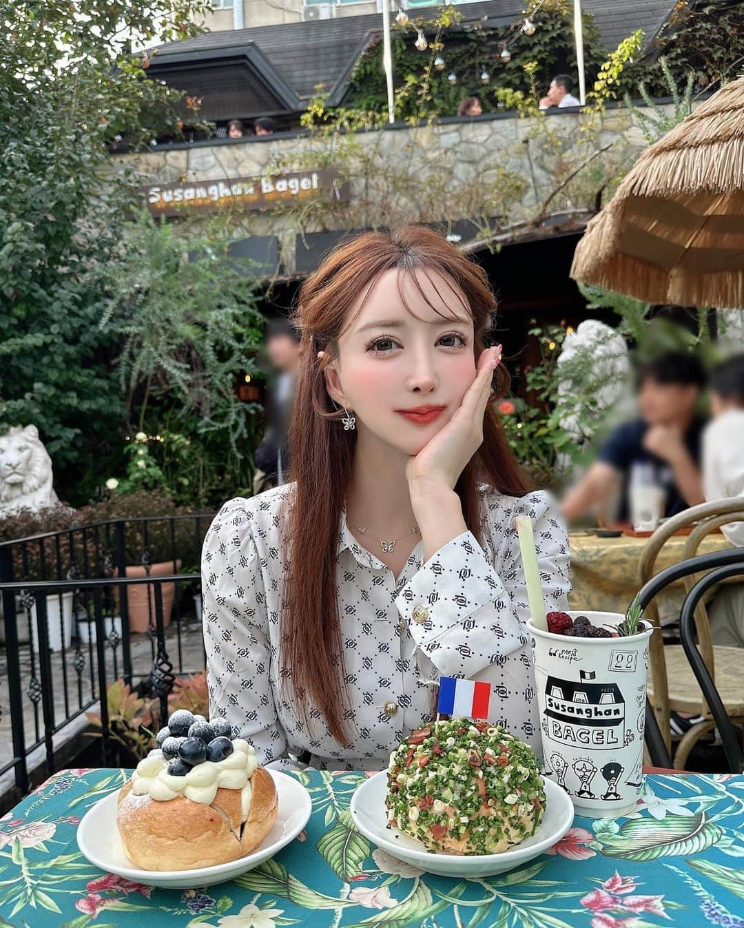 蘭子さんのインスタグラム写真 - (蘭子Instagram)「韓国旅🇰🇷美味しくて可愛いものに溢れてて困る🥹💓 . 弘大のベーグル屋さん🥯[ @susanghan_bagel ］ 昨日着てたワンピ👗[ @royalparty_official ] . 腰がチラ見えして可愛い💓 . . .  #韓国カフェ#韓国旅行#ソウル#ソウル旅行 #ソウルカフェ#カフェ巡り#韓国グルメ#韓国コーデ#韓国ファッション#韓国好きな人と繋がりたい#きょコ#今日のコーデ#ワンピースコーデ#プチプラ高見えコーデ #seoul#hongdae#hongdaecafe#hongdaefood#koreatrip#koreacafe#seoulcafe#seoultrip」10月8日 20時03分 - xx_ranko_xx