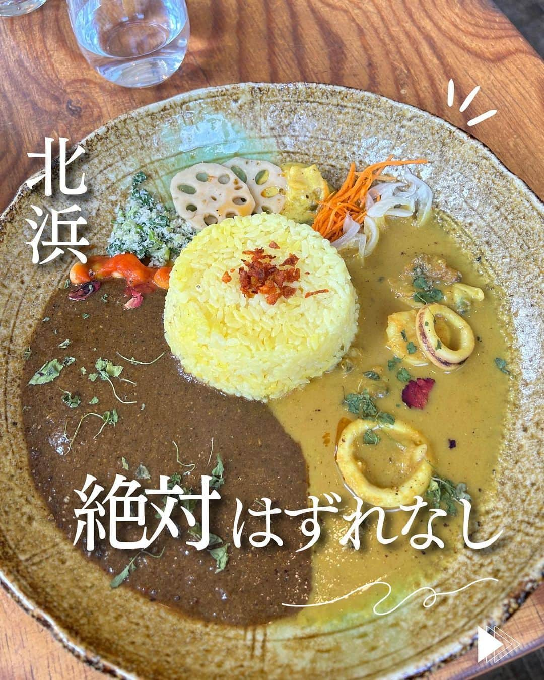 じゅみのインスタグラム：「まじで絶品🥄ガチリピートのスパイスカレー🍛 ⁡ 関西エリアの「今度ここ行こ」を 日々紹介してます🙋‍♀️ ⁡ ꙳✧˖°⌖꙳✧˖°⌖꙳✧˖°⌖꙳✧˖°⌖꙳✧˖°⌖꙳✧˖°⌖꙳✧ 北浜から徒歩9分🚶‍♀️ ⁡ 【 Numb 】 ⁡ 一見おしゃれBarか？ って感じの外観やけど  階段登るとさわやか空間🪟✨  ※店舗詳細は下部へ✨ ⁡ ꙳✧˖°⌖꙳✧˖°⌖꙳✧˖°⌖꙳✧˖°⌖꙳✧˖°⌖꙳✧˖°⌖꙳✧ ⁡ 🍴今回注文したもの📝 ⁡ ▪️スパイスカレー2種盛り　1,100円 ⁡ 本日のカレー5種の中から ⁡ ↪︎昆布だしシーフードカレー ↪︎欧風カレー ⁡ をチョイス ⁡ 🍚大盛り無料 🍛カレー1種追加200円 ⁡ こちらのお店シーフードのカレーが 特にめちゃくちゃ美味しい😋 私がシーフード必ず頼むからかもやけど いつもほんまに外さない🥄🧡 ⁡ 副菜もいつも凝ってて これも楽しみの一つ🤤 ⁡ ほんまに大好きなカレー屋さん🍛✨✨ ⁡ ──────────────  〜店舗情報〜 【 Numb 】 📍 大阪府大阪市中央区東高麗橋1-32  天神橋ビル 2F 🚃  北浜駅徒歩9分 食べログ: ⭐️3.53 ⏰ 11:30～15:00 　　17:00～21:00 💺 20席 ※上記食べログ情報です🙋‍♀️ ⁡ ────────────── ⁡ 最後まで見てくださりありがとうございます！ ⁡ 気に入ってもらえたら、　 いいね👍コメント📝保存📍 励みになります🙇‍♀️ ⁡ ────────────── #大阪ランチ #北浜グルメ #北浜ランチ #天満橋グルメ #天満橋カフェ #北浜ディナー #北浜カフェ #天満橋カフェ #スパイスカレー #osaka #osakagourmet」