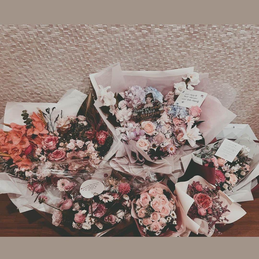 ソヒョンさんのインスタグラム写真 - (ソヒョンInstagram)「소중한 순간 또 한번 핑크빛으로 만들어줘서 고마워 사랑해💖 #SHeisSHhh」10月8日 19時59分 - seojuhyun_s