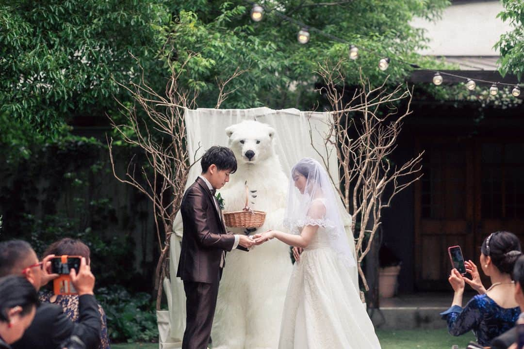 BARN&FOREST148さんのインスタグラム写真 - (BARN&FOREST148Instagram)「@barn_and_forest148 #100年後も語り継がれる結婚式  ・ ・ Polar Bear…*  ブライダルフェアのご予約やお問合せは InstagramのDMでも承っております*  #PolarBear #挙式演出 #ガーデン挙式 #ガーデン演出 #バーンアンドフォレスト148 #式場探し #barnandforest148 #卒花嫁 #プレ花嫁 #結婚式演出 #barnwedding #バーンアンドフォレスト #barn花嫁 #披露宴 #結婚式 #プレ花 #花嫁の手紙 #weddingceremony #rusticwedding #卒花 #新婦の手紙 #148花嫁 #流山おおたかの森 #結婚式場探し #結婚式準備 #ウェディングセレモニー #ナチュラルウェディング #結婚式場」10月8日 20時00分 - barn_and_forest148