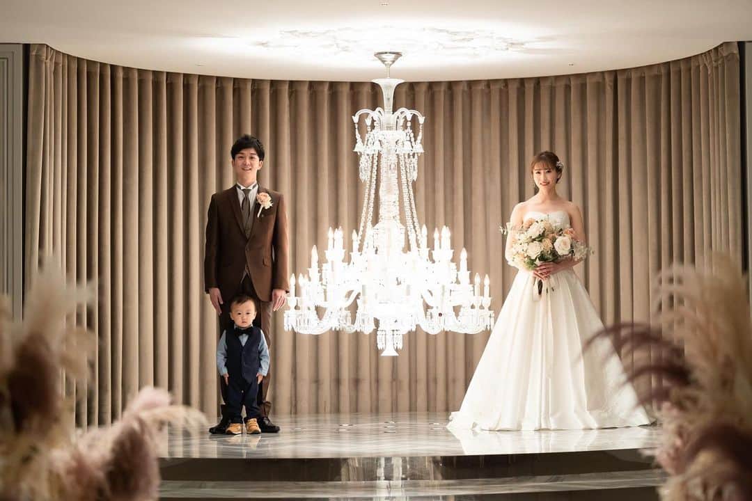 SWITCH梅田のインスタグラム：「館内洋装フォト𓍯 ⁡ 相談会空きあります𖧷𖧷 10/9  9:30〜 / 13:30〜 / 17:30〜 ⁡ 撮影のご依頼・ご相談はお気軽にお問い合わせください♡♡ . 10月末までの期間限定プラン登場𓆸 【選べる𝟮着撮影プラン】 組み合わせ自由◎ ウエディングドレス・カラードレス・白無垢・色打掛の中からお好きな衣装2着をセレクト𖤐 ⁡ 期間限定価格¥137,280→¥99,000 データは100カットと満足な内容𓅯 ⁡ フォトレイト→"switch梅田"で検索⚮̈ ⁡ 大阪  @switch.umeda 東京  @switch.tokyo 札幌  @switch.sapporo 鹿児島 @switch.kagoshima ⁡ ⁡ #switch #switch梅田 #switch撮影レポ #フォトウェディング #大阪花嫁 #大阪プレ花嫁 #関西プレ花嫁 #プレ花嫁準備 #結婚式 #結婚式準備 #ウェディング #wedding #前撮り #プレ花嫁 #関西花嫁 #チャペル #卒花嫁 #ロケーション撮影 #大阪前撮り #ウェディング前撮り #関西前撮り #フォト会食 #オシャレ花嫁 #フォトスタジオ #大阪フォトウェディング  #ロケーションフォト #チャペル前撮り #全国のプレ花嫁さんと繋がりたい #2023秋婚 #2023冬婚」