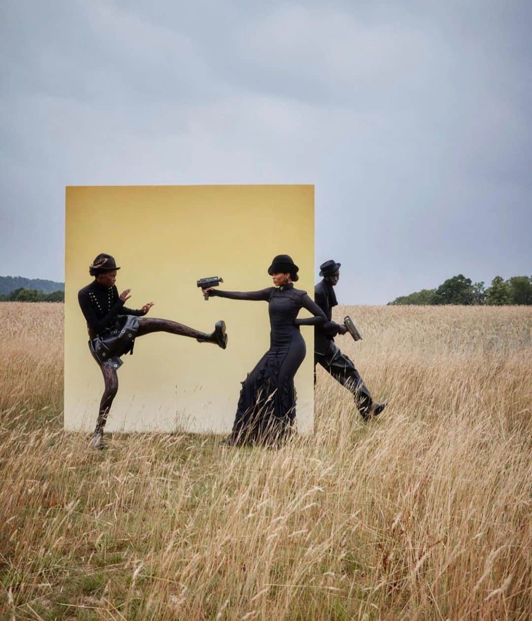OFF-WHITE C/O VIRGIL ABLOHのインスタグラム：「fw23 Off-White™ collection titled “LUNAR DELIVERY” featured on @dazed autumn 2023 beyond borders issue ~ photography c/o @frenchgold styling c/o @ibkamara」