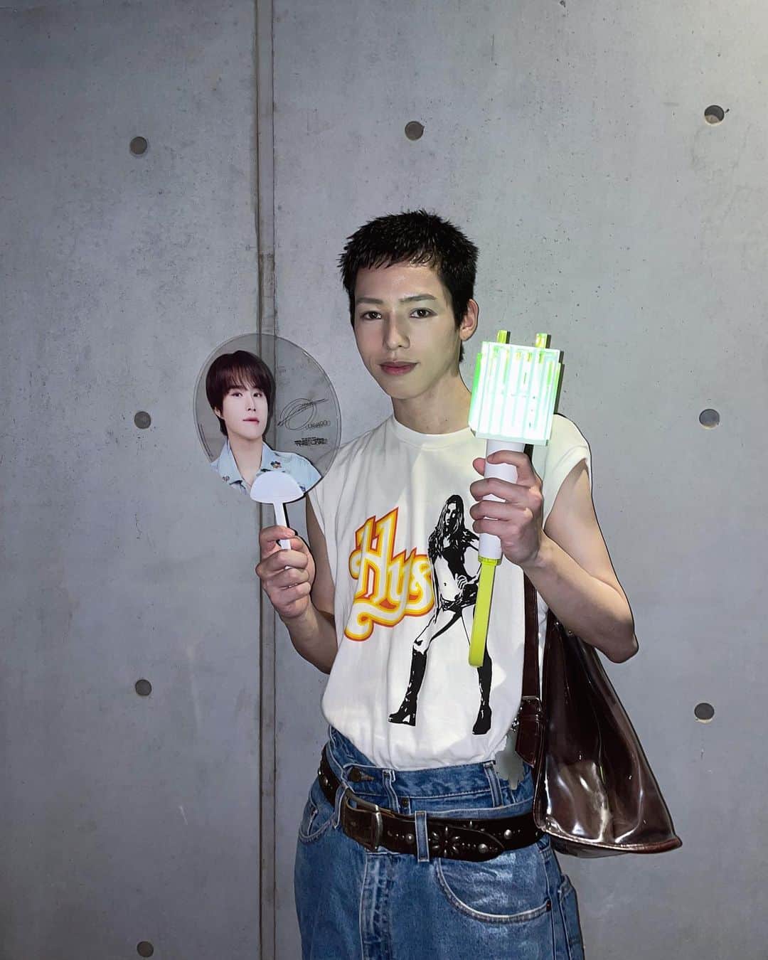 定岡ゆう歩のインスタグラム：「NCT NATION行った時の💚  一生分叫んだ  個人的に ロンシャオのMyEverythingとか Boss前の円陣が最高にエモかった  今回はBaggy Jeansのジェヒョンのパンツぽくリメイクしたデニムを履いて参戦☺︎」