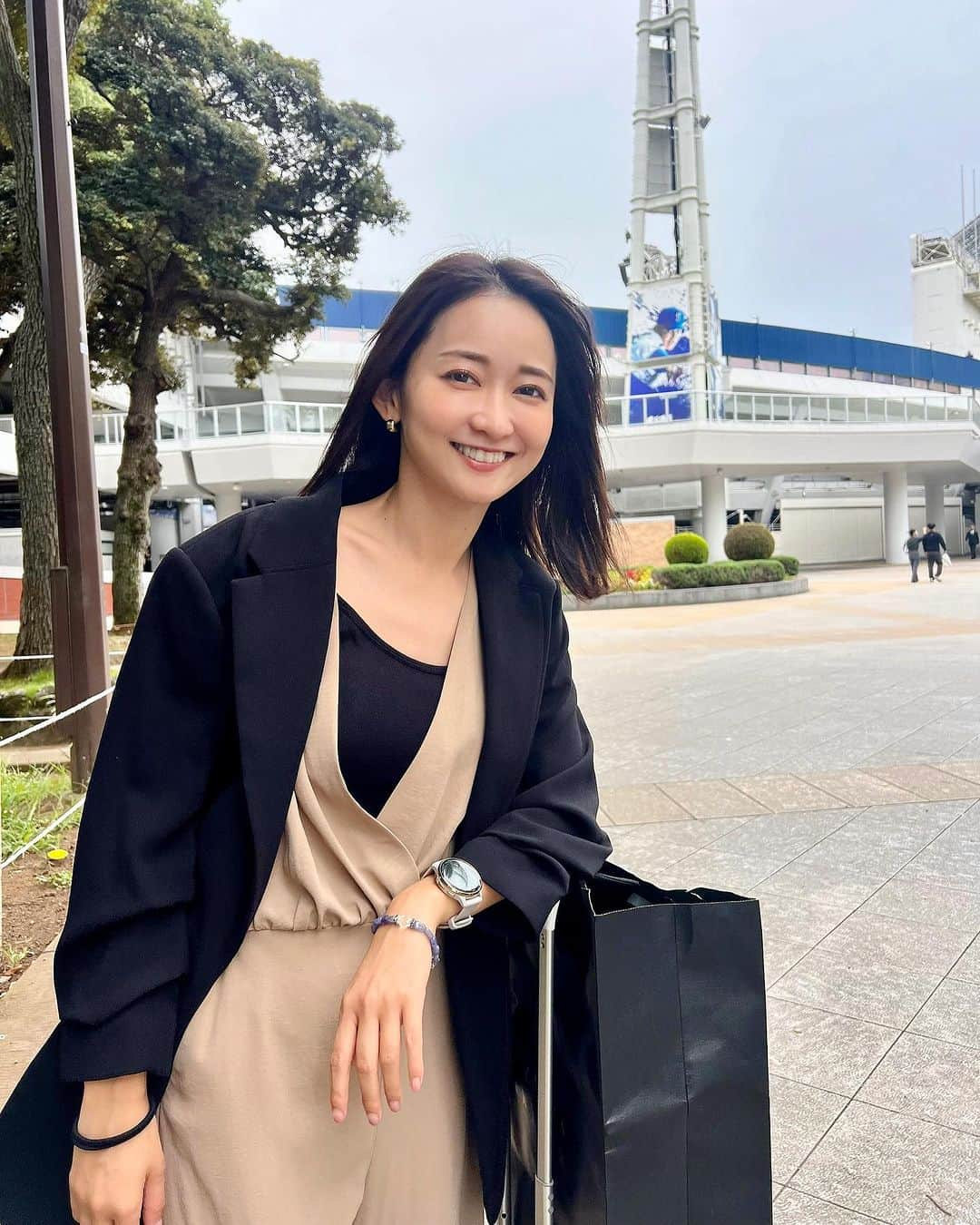 山吹香織のインスタグラム：「現場が近くのハマスタでした🫣⭐️ ・ ・ ・ 先日お肌のメンテナンスで🧖🏾‍♀️ unefleur さんに行ってきました🏠 今回はのコースは… ウォーターピーリング➕角栓毛穴洗浄➕カーボキシー➕ヘッドスパのコース🤍 仕上がりはお肌がツルツルになり〜頭もスッキリ🥹✨ とてもリフレッシュもできて幸せな時間でした💓 @une_fleur_natsune さん ありがとうございました🙇🏻‍♀️ ・ ・ ・ これから自分磨きもっと頑張るぞ〜❤️‍🔥 ・ ・ ・ #美容day #お肌ケア」