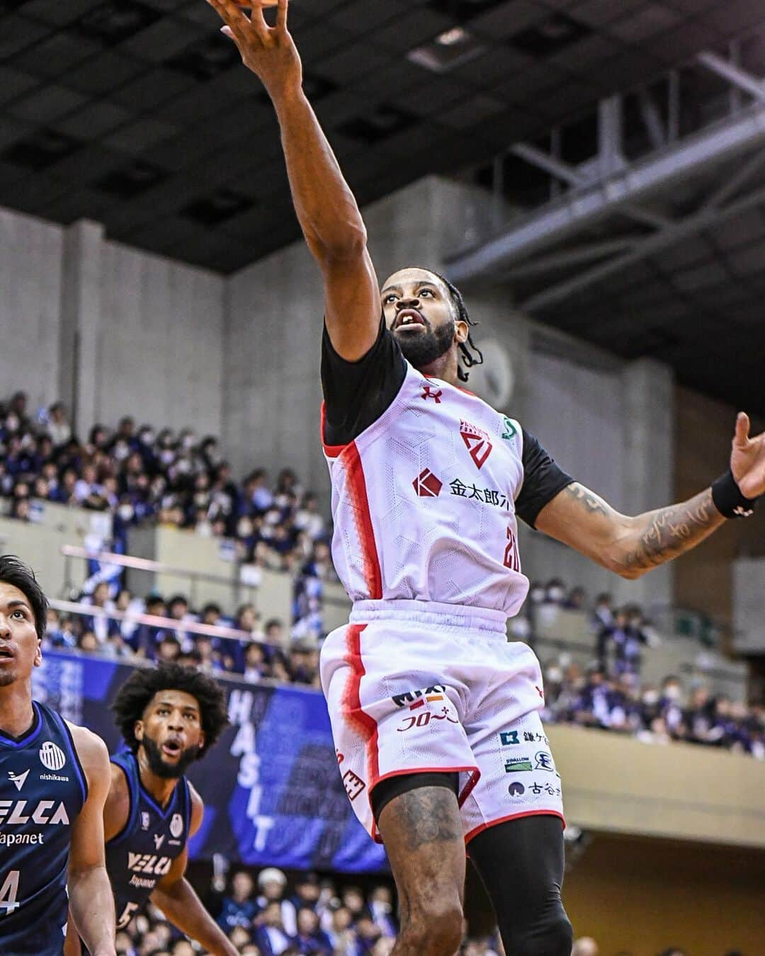 千葉ジェッツさんのインスタグラム写真 - (千葉ジェッツInstagram)「試合風景📸  B.LEAGUE2023-24 vs.長崎  🏀試合終了🏀 長崎 91-82 千葉J  #新シーズン #開幕戦 #初勝利ならず #まだまだここから #課題を修正して #一歩ずつ前へ #chibajets #Bリーグ #千葉ジェッツ #バスケ #basketball #portrait  #photograph #ジェッツ写真部 #レンズ越しの世界 #応炎📣 #ありがとうございました🔥」10月8日 20時06分 - chibajets_official