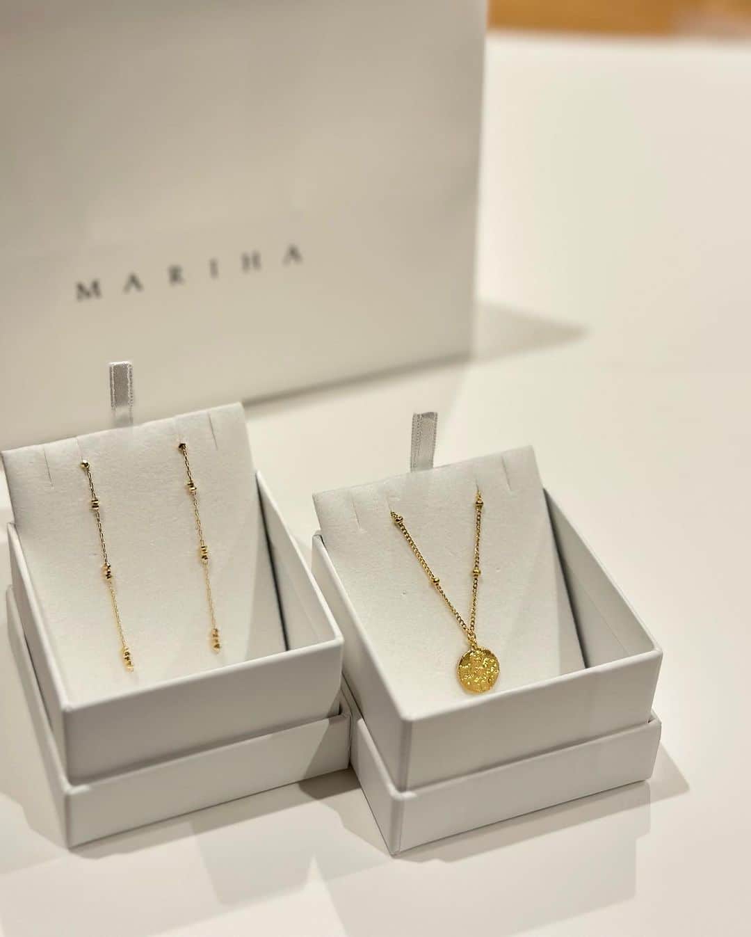 悠衣さんのインスタグラム写真 - (悠衣Instagram)「大好きな　@mariha_official  ジュエリーははじめて♡ ・ ・ ビビッと来たコインネックレスと 素敵なピアスを購入♡ ・ ・ #mariha#marihajewelry」10月8日 20時09分 - yu1_1987