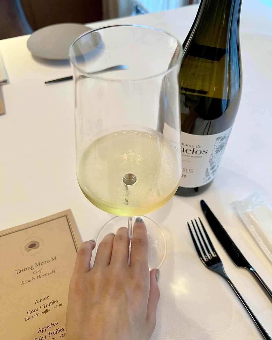 森彩香のインスタグラム：「🍷 トリュフのところで飲んだこの白ワイン飲みやすくて好きだった 　　 お酒詳しくないから飲みやすくて美味しい白ワイン知りたい🫶🏻 　　  　　 　　 　　 　　 　　 .」
