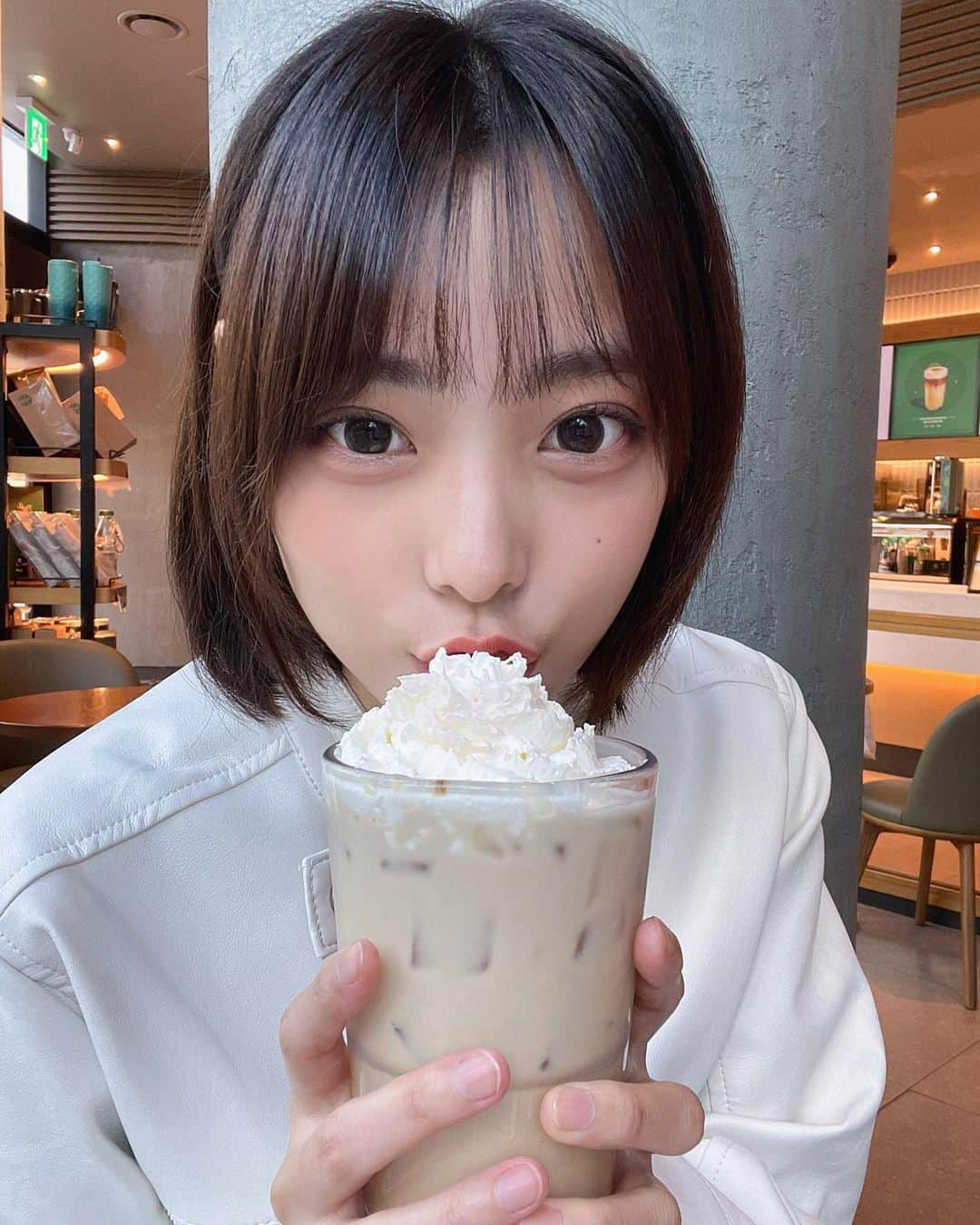 李始燕さんのインスタグラム写真 - (李始燕Instagram)「☕️  #카페 가는 게 너무 좋아」10月8日 20時17分 - siyo.co.kr