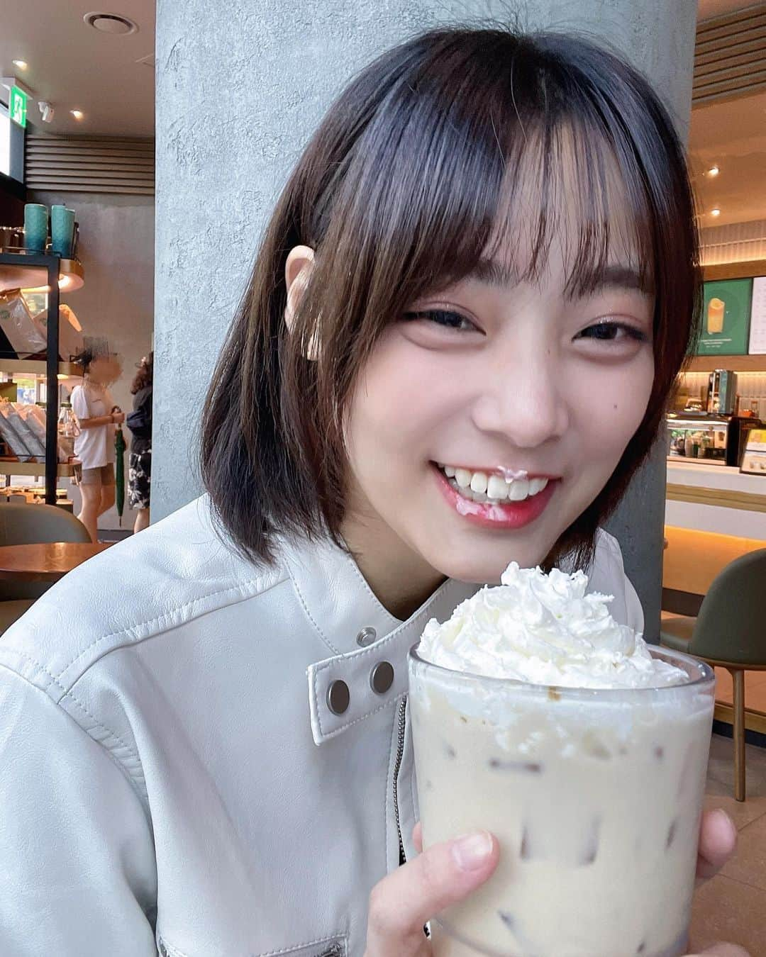 李始燕さんのインスタグラム写真 - (李始燕Instagram)「☕️  #카페 가는 게 너무 좋아」10月8日 20時17分 - siyo.co.kr