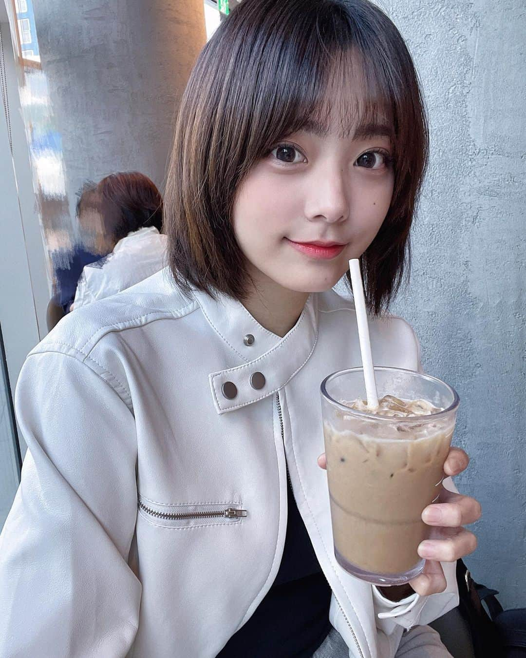 李始燕さんのインスタグラム写真 - (李始燕Instagram)「☕️  #카페 가는 게 너무 좋아」10月8日 20時17分 - siyo.co.kr