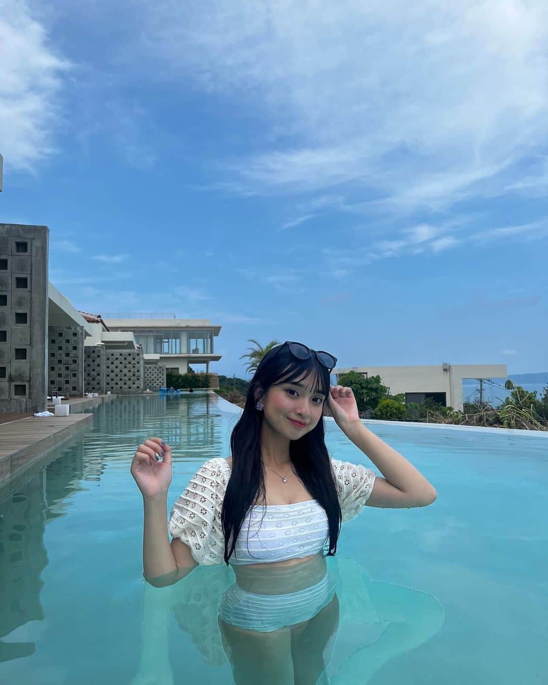 のインスタグラム：「. 初めての古宇利島だった🌺 楽しすぎたよ~！！ . . . . #シブサン　#shibu3project #ピンククラス　#アイドル　#モデル　#被写体　#サロンモデル　#水着　#沖縄　#古宇利島　#夏の思い出　#ロングヘア　#05 #高校生　#jk #ljk #followｍe #ootd #instagood」