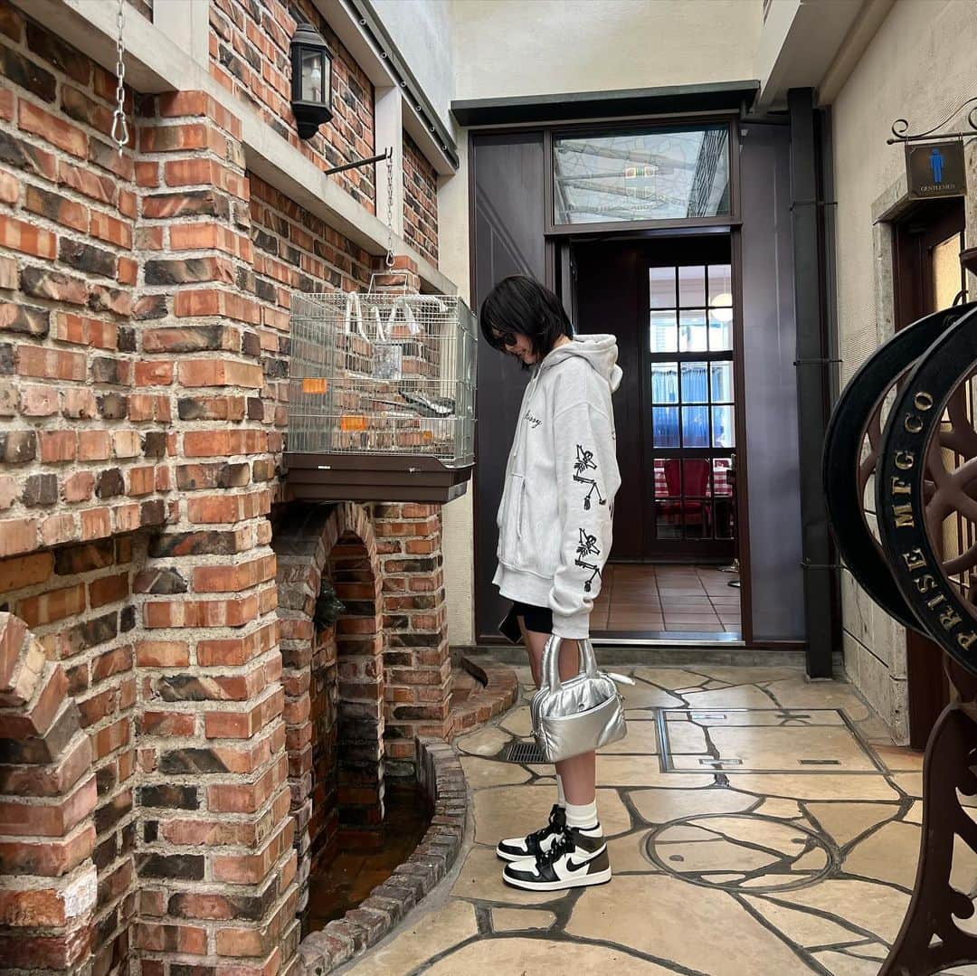 三阪咲のインスタグラム：「関西友達できた(•.ꀎ.•)  みんな三連休なにするん？💪👶」