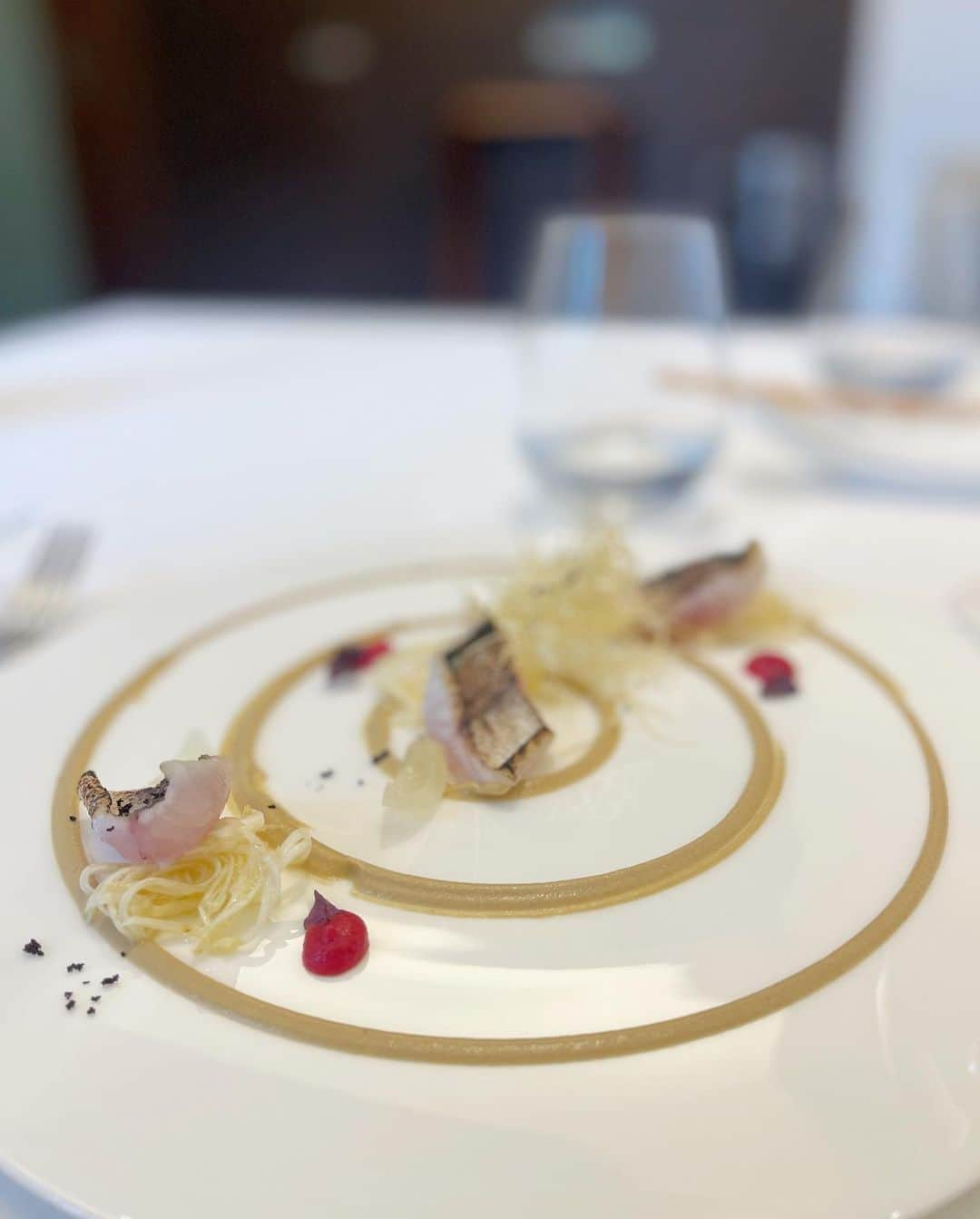 越馬千春さんのインスタグラム写真 - (越馬千春Instagram)「. @ristorante_yamazaki 🤍 シェフ、スタッフの皆様方がとっても素敵で✨🥺 完璧すぎるレストランでした💫  牛蒡のパスタが忘れられない✨ 再訪したい🫶  #vest .. #lilirena_ (@lilirena_ ) #onepiece ..#unminou (@unminouofficial )  お祝いが出来て嬉しかった✨☺️🎂 #coordinate #コーディネート #コーデ #fashion #ootd #おでかけコーデ#ママコーデ#いつコ#ブルベ夏 #骨格ナチュラル #ソフトエレガント#秋コーデ#onepieceholic #chiharukoshiba_restaurant#ristoranteyamazaki#リストランテ山崎#乃木坂#乃木坂レストラン#イタリアン#Italianrestaurant」10月8日 20時20分 - chiharukoshiba