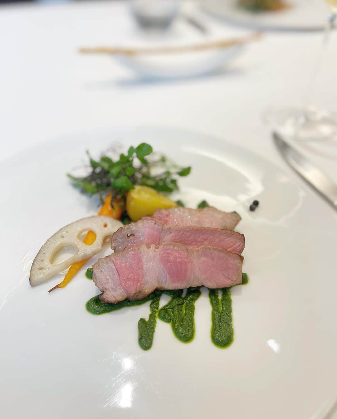 越馬千春さんのインスタグラム写真 - (越馬千春Instagram)「. @ristorante_yamazaki 🤍 シェフ、スタッフの皆様方がとっても素敵で✨🥺 完璧すぎるレストランでした💫  牛蒡のパスタが忘れられない✨ 再訪したい🫶  #vest .. #lilirena_ (@lilirena_ ) #onepiece ..#unminou (@unminouofficial )  お祝いが出来て嬉しかった✨☺️🎂 #coordinate #コーディネート #コーデ #fashion #ootd #おでかけコーデ#ママコーデ#いつコ#ブルベ夏 #骨格ナチュラル #ソフトエレガント#秋コーデ#onepieceholic #chiharukoshiba_restaurant#ristoranteyamazaki#リストランテ山崎#乃木坂#乃木坂レストラン#イタリアン#Italianrestaurant」10月8日 20時20分 - chiharukoshiba