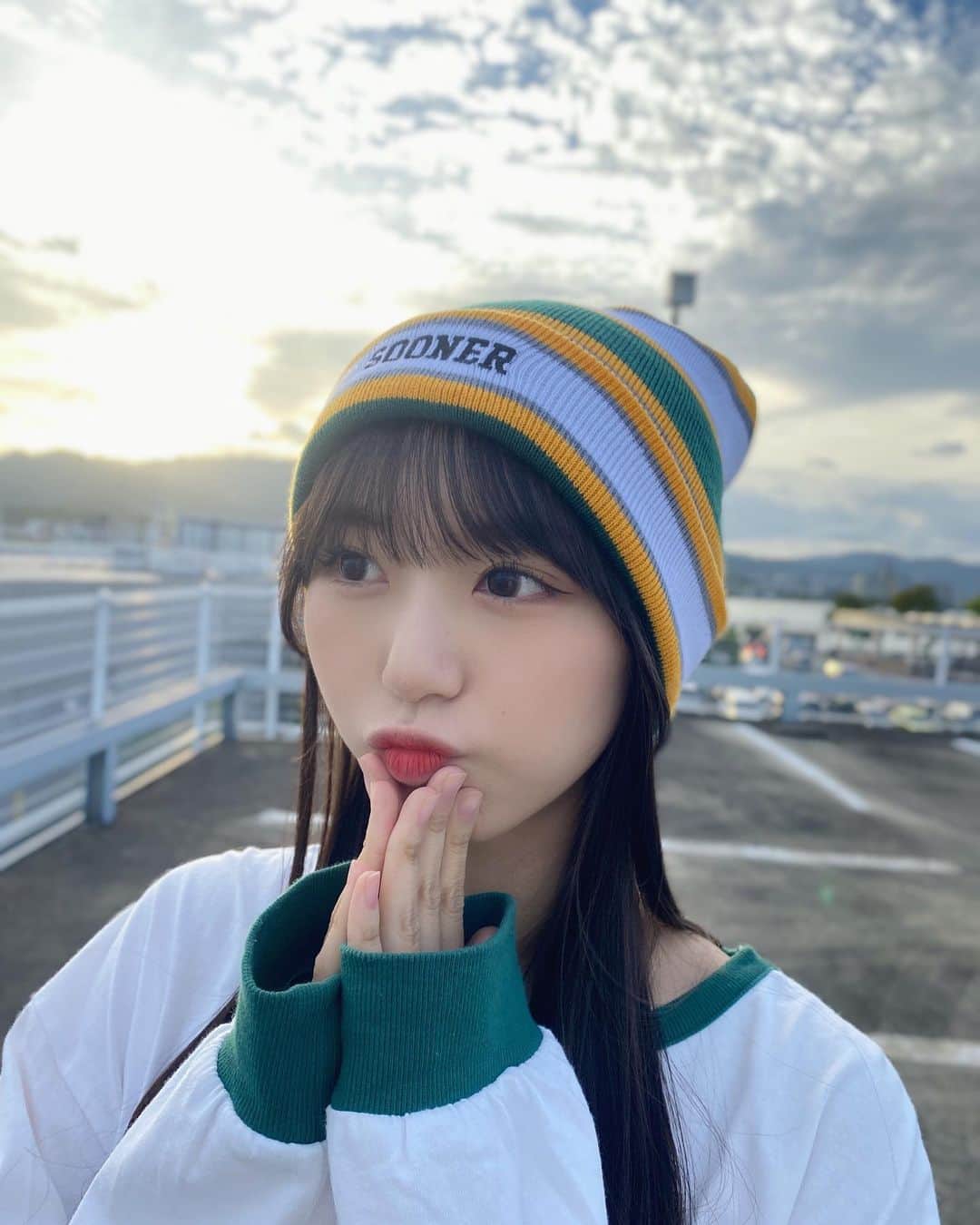 泉綾乃のインスタグラム：「ニット帽の季節だ💚」