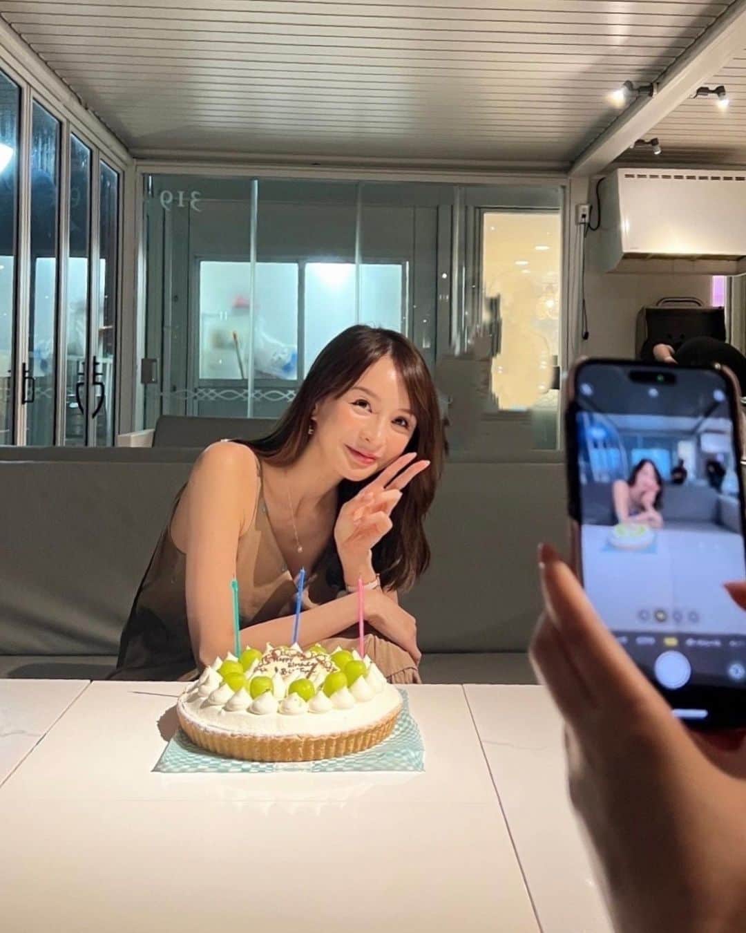 舞川あいくのインスタグラム：「オンラインサロン オフ会🌸  ずっと楽しみにしていた時間 みんな 本当にありがとう。。♡ あたたかいお気遣い ありがとう🎂😊💗  また会える日を楽しみにしてるね！  Dress: @pasand_by_nequittezpas   #Amaranth」