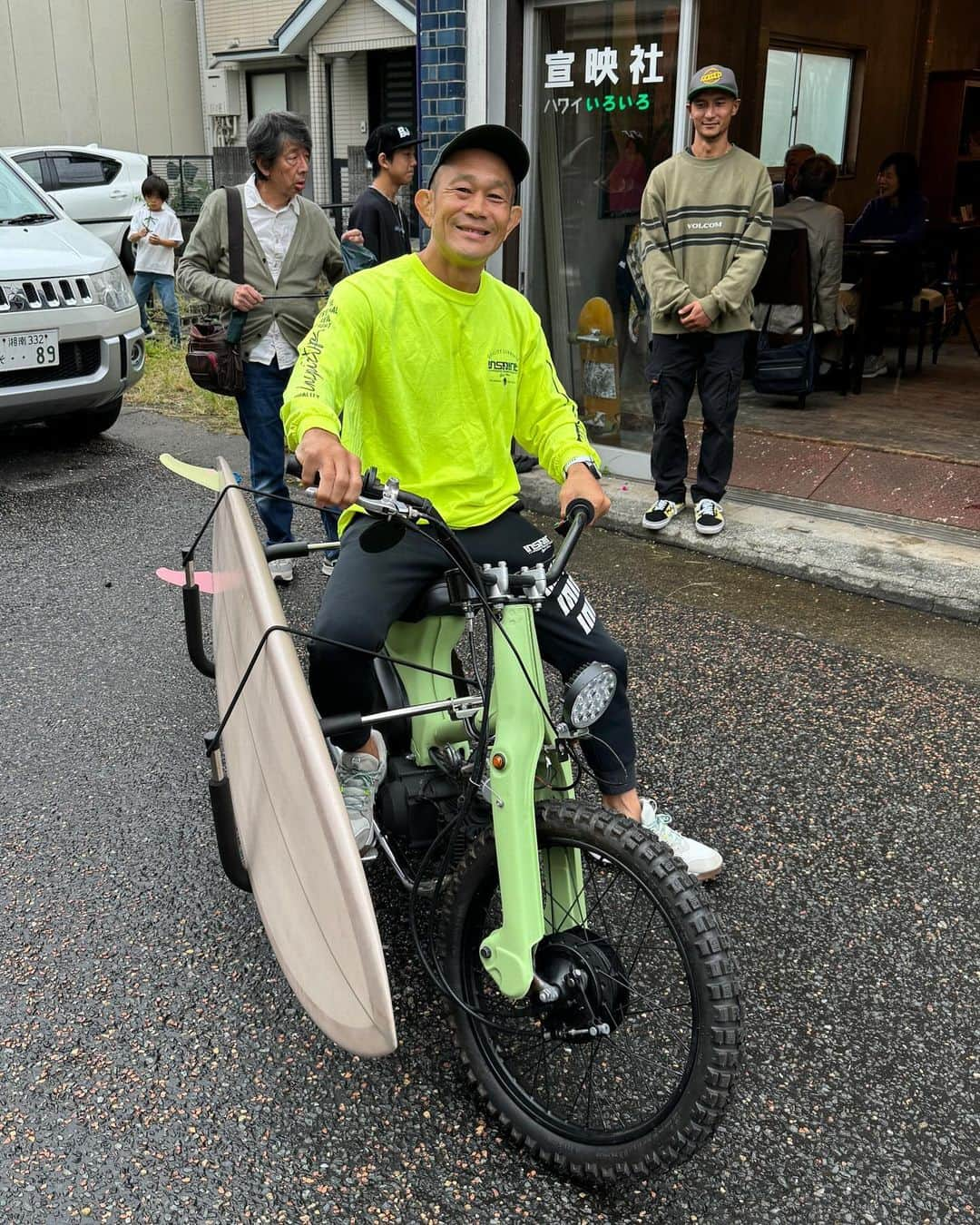 佐藤ルミナさんのインスタグラム写真 - (佐藤ルミナInstagram)「Surf Cub 🏄‍♂️🏍️ #欲しいものリスト  #honda  #cub #小田原 #かまぼこ通り」10月8日 20時38分 - ruminasato