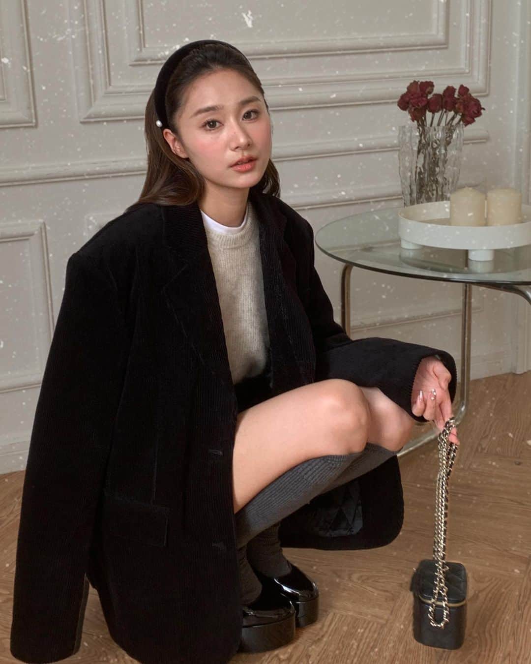のインスタグラム：「素材、パターンにメンズの要素を取り入れたOver Size Jacketはコートとしても活躍してくれます🖤🧥」