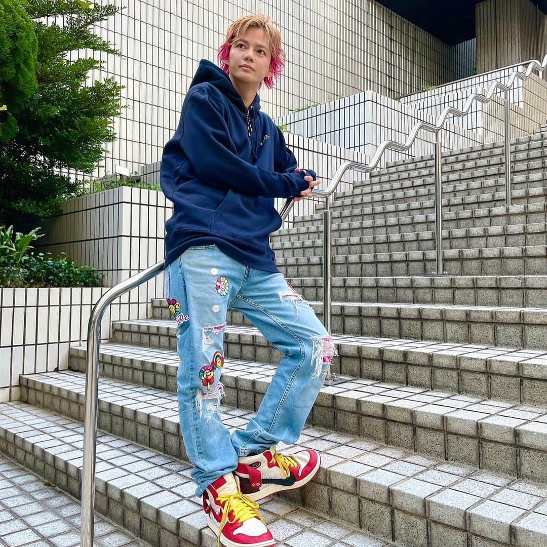 春木開のインスタグラム：「🆕何色がいい？🖤💙❤️🩷  好きな服着て 好きな髪型して 好きなこと喋って 自分の機嫌は自分で取る 機嫌良くやってれば 人生上手くいく  それがポジティブな人生❤️  コメントしてくれた人には㊙️ショット送るよ🤩何色がイケてるか教えてくれたら嬉しいな☺️ @iris__official__」