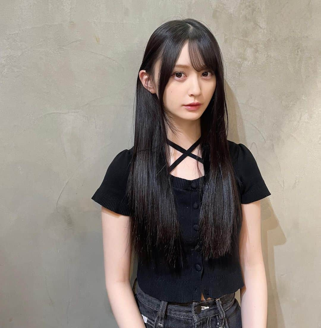 ことねのインスタグラム：「new hair @mikana.yamamoto   カットは重めのラインをのこして顔まわりにデザインを、 トリートメントでしっかり保湿を♡」