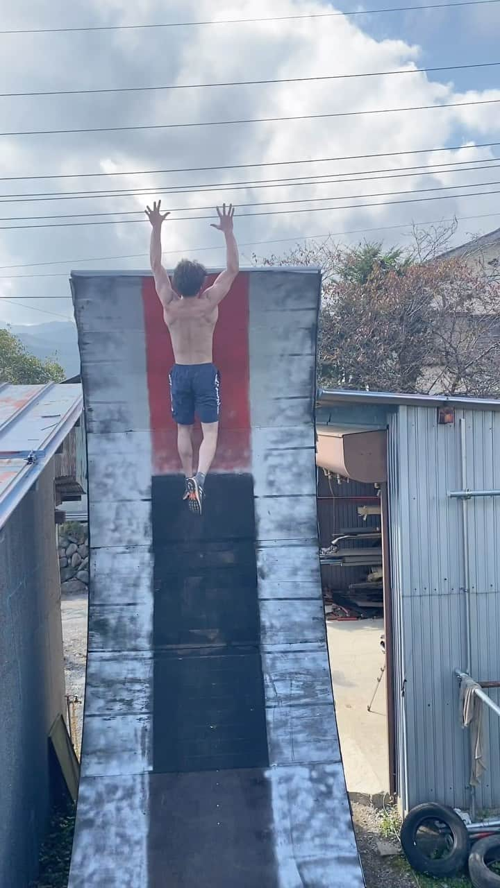 才川コージのインスタグラム：「そり立つ壁🔥🔥 #そり立つ壁 #sasuke2023  #ninjawarrior #wallrun」