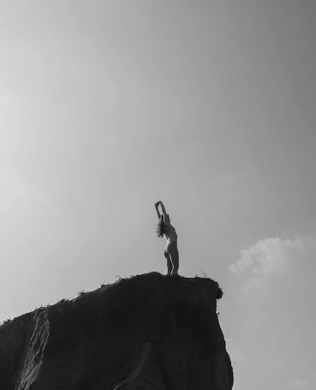 のインスタグラム：「🖤🤍  毎日心が満ちてるなあと 最近幸せを感じております🫶  関わってくださる皆さんのおかげ❤︎」
