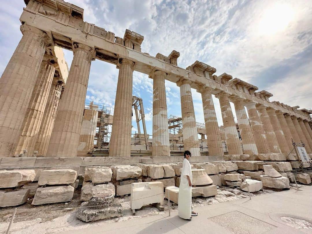 森下紀子のインスタグラム：「. アテネのアクロポリス パルテノン神殿は神々しく美しかった  遺跡の上に建てられている 新アクロポリス博物館も良かったな  #アクロポリス #パルテノン神殿 #Acropolis #Parthenon #写真が溜まってますw #もうしばらくお付き合い下さい」