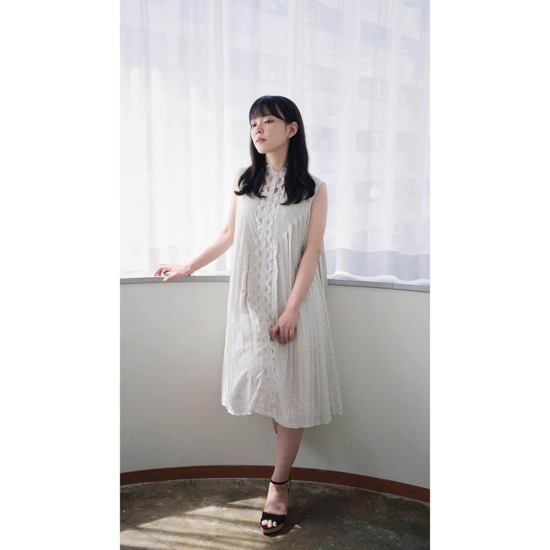 小向なるさんのインスタグラム写真 - (小向なるInstagram)「. 📷 @saitou.misa  👗 @celford_official   #white #dress #celford  #japanese #girl #portrait」10月8日 21時05分 - naru.komkai