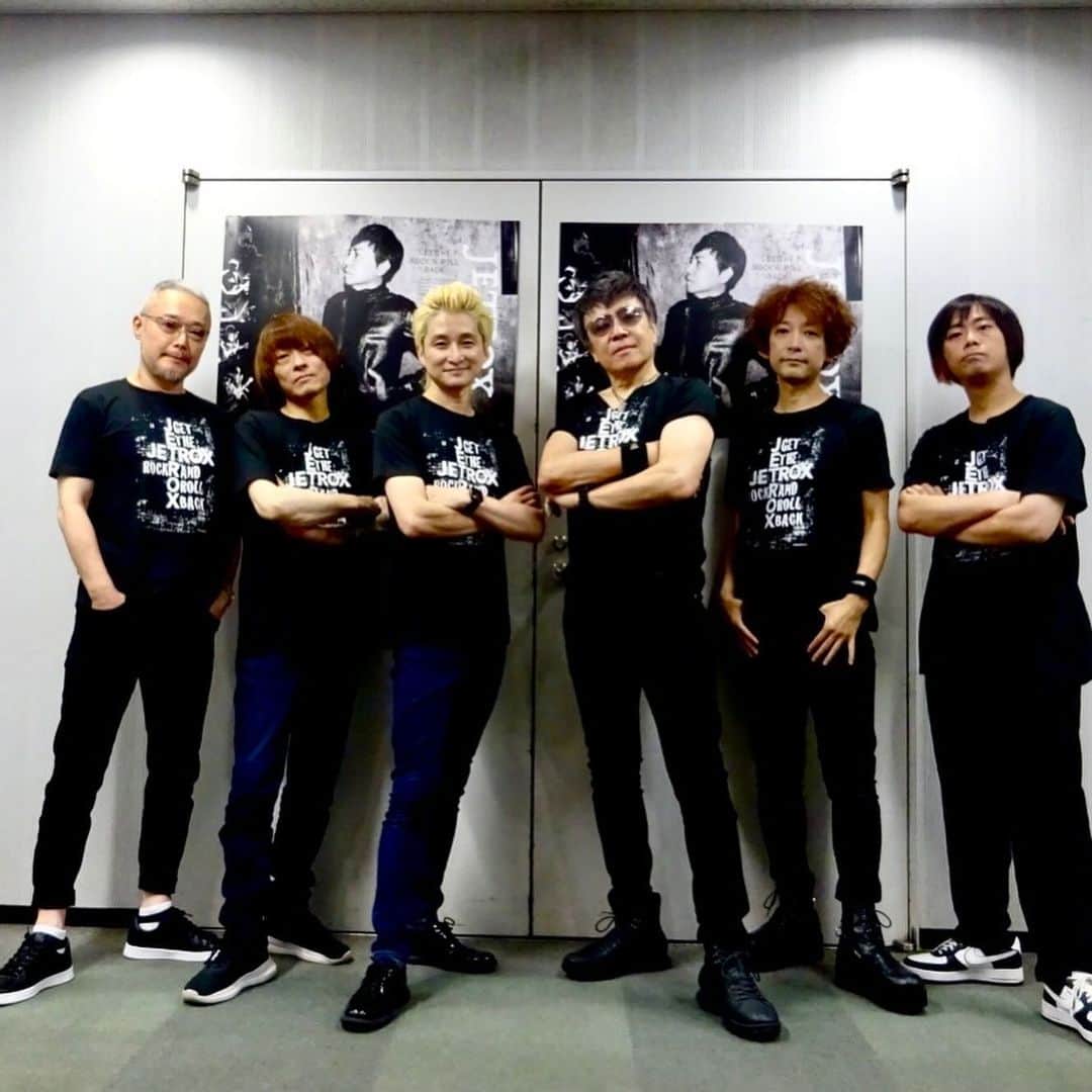 のインスタグラム：「今日は大阪へ。 世良さん率いるJETROXのライブを観に行こうと 朝、世良さんにLINEしたら、もしよかったら弾いてくれる❓ と嬉しいお誘い。 という事で、急遽シークレットゲストで2曲参加してきました。 めっちゃ楽しかったし、何よりヤバいくらいかっこよくて、最高にRockでした。 よし、明日のm.s.tのライブも頑張るぞ❗️ 南堀江KNAVEで待ってます。 #世良公則　#JETROX #mst」