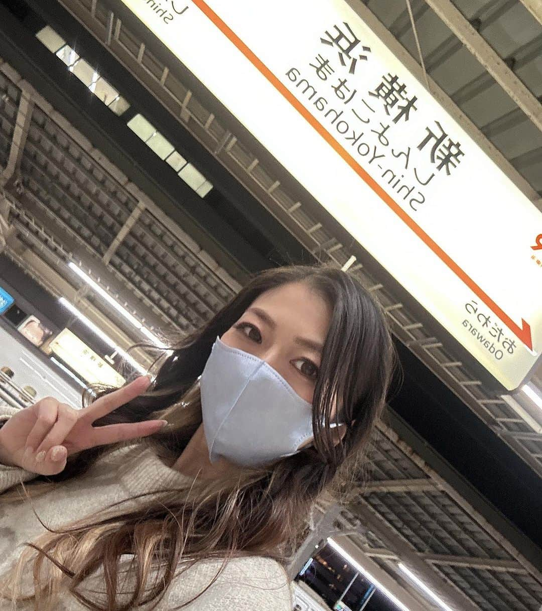 Liaのインスタグラム：「やっと新幹線🚄 名古屋へレッツゴー‼️明日は無料ライブ2回😉みんな待ってるよ〜❣️❤️❤️❤️ #名古屋 #愛知 #無料ライブ #TIGHTROPE」