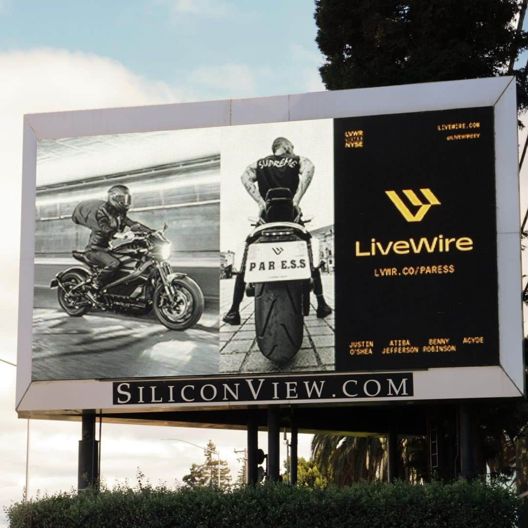 ジャスティン・オシェイさんのインスタグラム写真 - (ジャスティン・オシェイInstagram)「@livewire campaign roll out 🏍️🕺😎 📸🎥 credits @atibaphoto @bennyjrobinson 📀 @prettyvacantcyde with thanks @ritzparis」10月8日 20時58分 - justinoshea