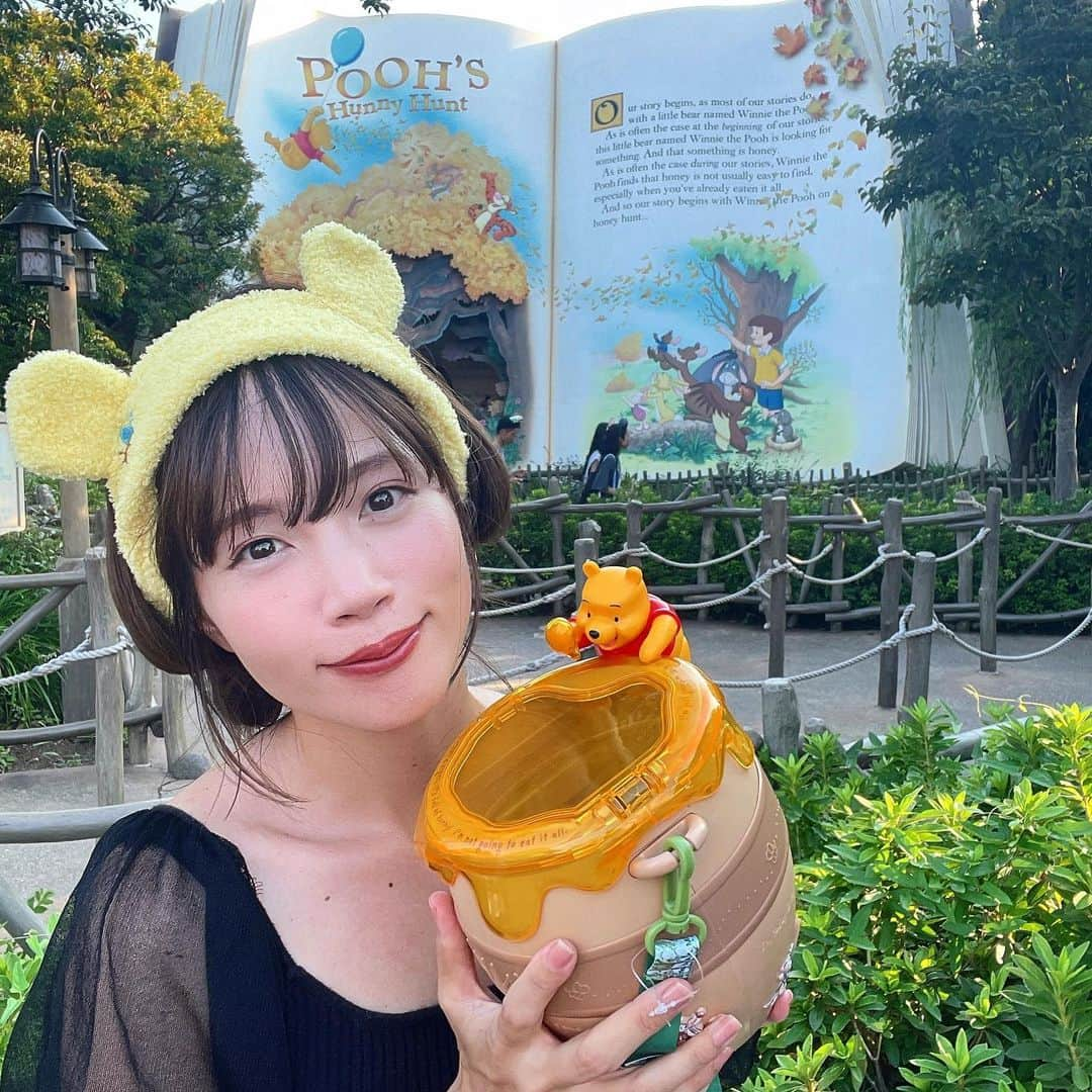 古田ちさこのインスタグラム：「🐭🏰🐻🍯♥️  ディズニーランドに行ってきました。 なんと10年以上ぶり。笑  ハロウィンで盛り上がってて、ハロウィンのパレード可愛いすぎたな〜👻✦  紙のガイドマップ(TODAY)ない！ファストパスない！全部アプリ！美女と野獣エリア初めて！ポップコーンのフレーバー増えてる！ビール飲めるの？！と色々浦島太郎でした。笑🐢  千葉出身なので小さな頃からしょっちゅう来ていた分、大人になってからはだいぶ遠ざかっていましたが変わらないところは全然変わっていなくて、童心に帰ってはしゃぎました♡  @busumama335 色々教えてくれて有難うね😉  #ディズニーランド #東京ディズニーランド #tokyodisneyland #disneyland #ディズニーハロウィン  #ディズニーハロウィン2023 #dハロ #ズートピア #zootopia #ハニーハント #pooh #プーさん」