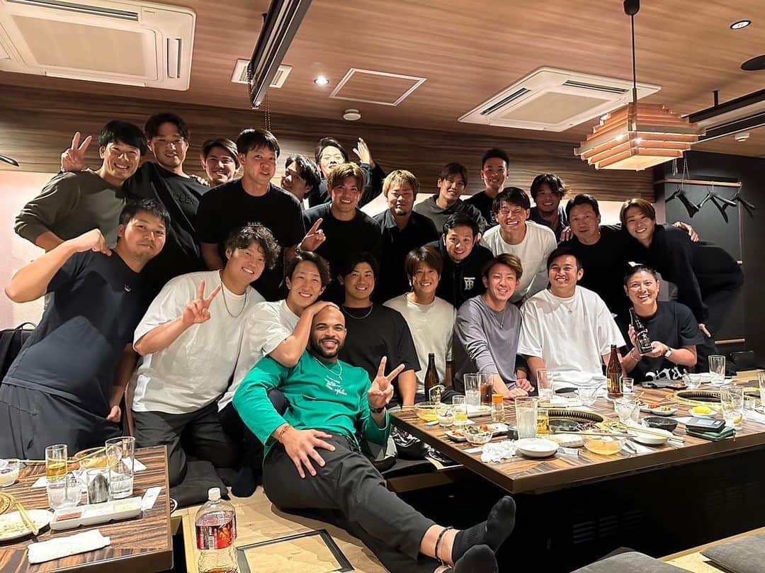 森原康平のインスタグラム：「みんなで良い時間😊✨  #baystars  #投手」