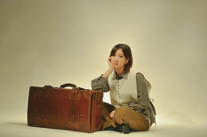 湯木慧のインスタグラム：「* 湯木慧単独個展 『HAKOBUne-2023- Preparation for departure』 開催決定！ . . 2023年11月11日(土)〜11月19日(日) 時間：12:00〜20:00(初日のみ13:00 OPEN) 会場：Gallery Conceal Shibuya 入場料： 無料 . #湯木慧 #単独個展開催決定 #HAKOBUne2023」