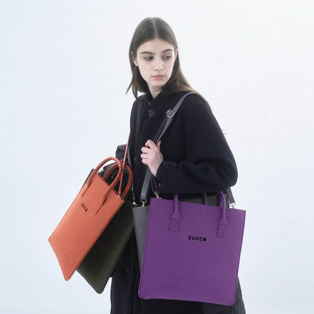 ZUCCa official Instagramのインスタグラム：「… AUTUMN-WINTER 2023  厚みのあるフェルトにくり抜いたロゴがアイコニックなフェルトロゴBAGは、秋冬らしい5色のカラー・ラインナップ。アクセサリー感覚で身につけて、秋冬のコーディネートを彩ってみて。 _ Felted Logo Shoulder Bag ZU33AG062 _ @zucca_staff #newarrivals #autumn #winter #2023 #aw23#collection #fashion #tokyo#japan#ootd #zucca #zuccatokyo #ズッカ#ズッカトウキョウ #anetonlinestore」