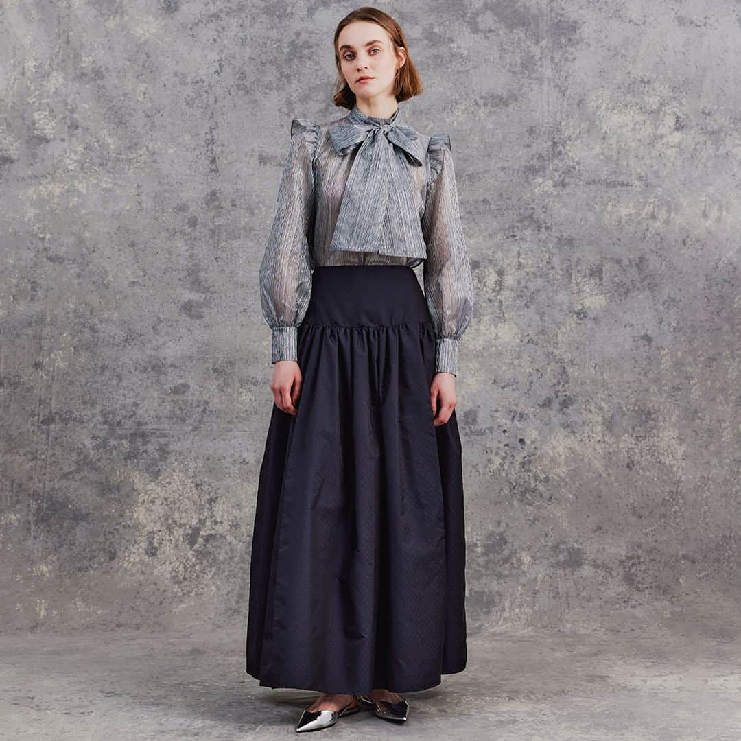 Double Standard Clothingのインスタグラム：「. NEW ARRIVAL OSLOW 2023 AW COLLECTION  [TOPS] OSLOW / シアーツイードボウタイブラウス price. 85,800円(税込) color. グレー size. 38  ------------------------------------------ #doublestandardclothing #tokyo #corcovardo #DSC #sov #nightstore #fashion #ootd #2023aw」