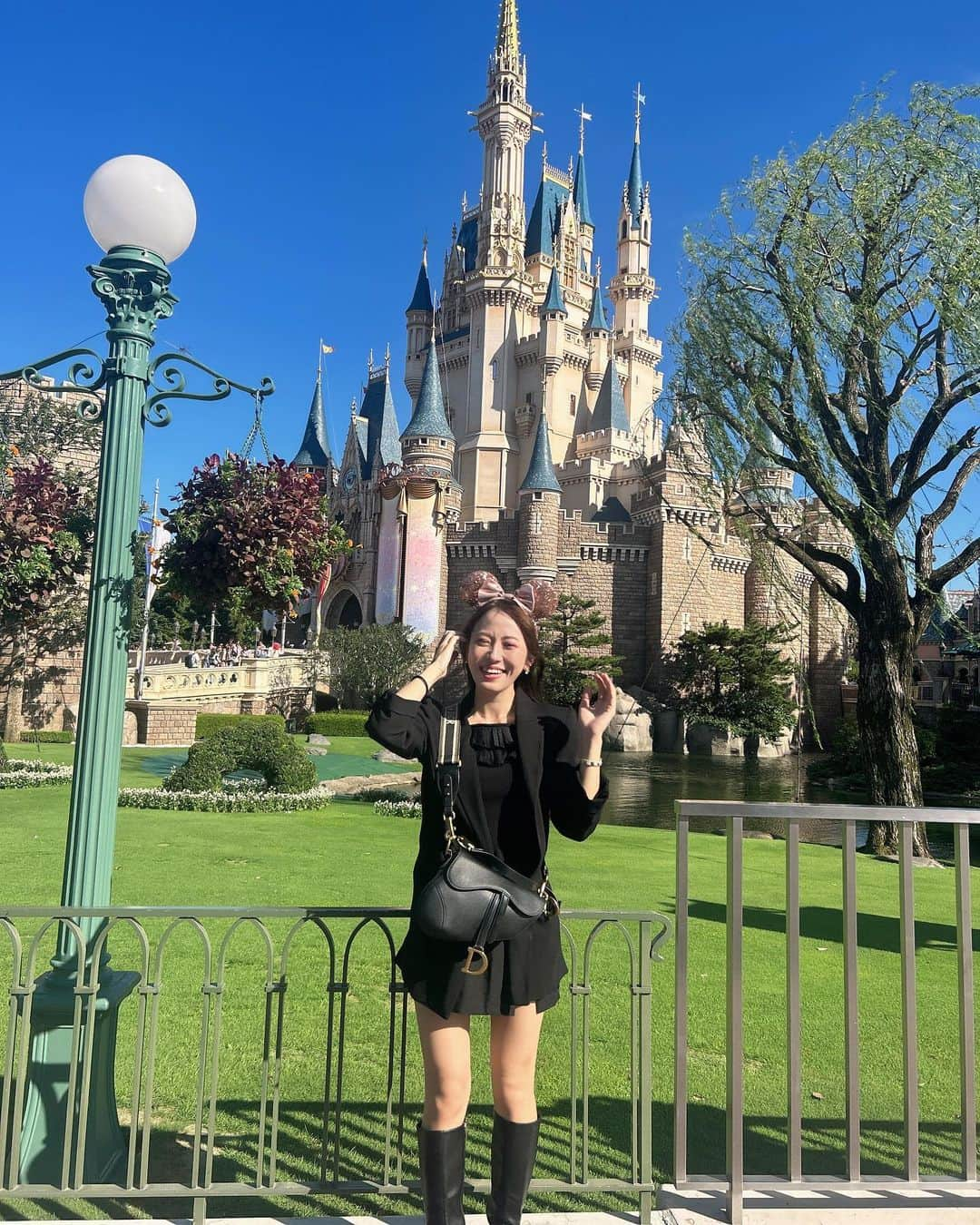 待鳥志織さんのインスタグラム写真 - (待鳥志織Instagram)「ディズニー楽しかった🐭💓🏰 たくさんこの日は乗り物乗った~！ #disney#ディズニーランド」10月8日 21時04分 - __.shiori_