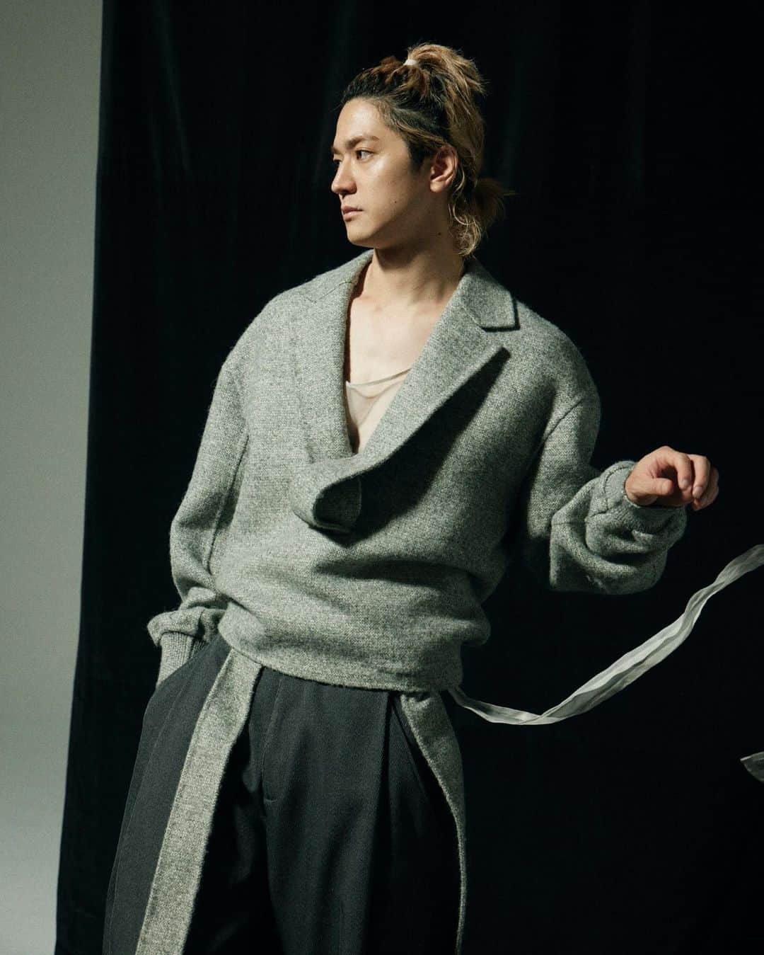 中島裕翔のインスタグラム：「Unreleased cuts from the October issue of MEN’S NON-NO.   DIOR  #dior #mensnonno #アザーカット」