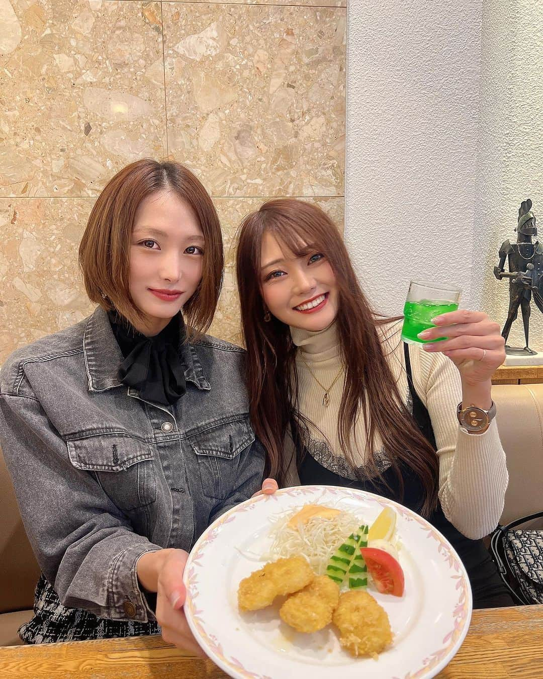 さやかさんのインスタグラム写真 - (さやかInstagram)「#ふじもり食堂  帯広の素敵ご飯屋さん！ 皆様も是非是非ーーー！ 大好きだよー❤︎ あっちゃんと一緒に幸せでした！  皆様こんばんは、トゥエンティートゥー【BAR】#北海道#帯広駅から徒歩５分にある全cast可愛い女の子と店内はドバイmotifで綺麗な空間です。御来店下さる全てのお客様に至福な時間を提供させて頂くよう、castの持ち味全てフル活用し、年中無休営業しております。臨時休業も御座いますのでSNSにて、最新情報はInstagram【sa0904ya】さやかをご確認下さい。お一人様から入りやすい60分飲み放題【3,500円】です。チャージ料は【無料】です。castのドリンクは【別料金】です。自動延長は一切御座いません。御好評のソファーは、席料2名様から1人【1,000円】頂いております。住所は、ラーメン屋どーもさんとフランス料理店シェマエダさんの間にあるお店。LEDが輝く非常に分かりやすいお店です。【20:00〜2:00金土3:00】営業時間までに【0155-67-0024】お電話orお届け【080-0012帯広市西2条南10丁目2番地エルプラザ】宜しくお願い致します。皆様の御来店を心からお待ちしております。#TWENTYTWO#帯広エルプラザ #帯広さやか#帯広バー#帯広BAR #北海道帯広市#帯広 #十勝帯広 #帯広飲み屋 #帯広写真  #北海道 #帯広可愛い #帯広ホステス #帯広飲み放題 #帯広アルバイト募集#帯広アルバイト#帯広求人 #帯広おすすめ #帯広女の子#帯広バイト募集 #帯広オシャレ#帯広グルメ#帯広看板娘#帯広祭り#帯広コスプレ#帯広イベント#帯広カフェ」10月8日 21時07分 - sa0904ya