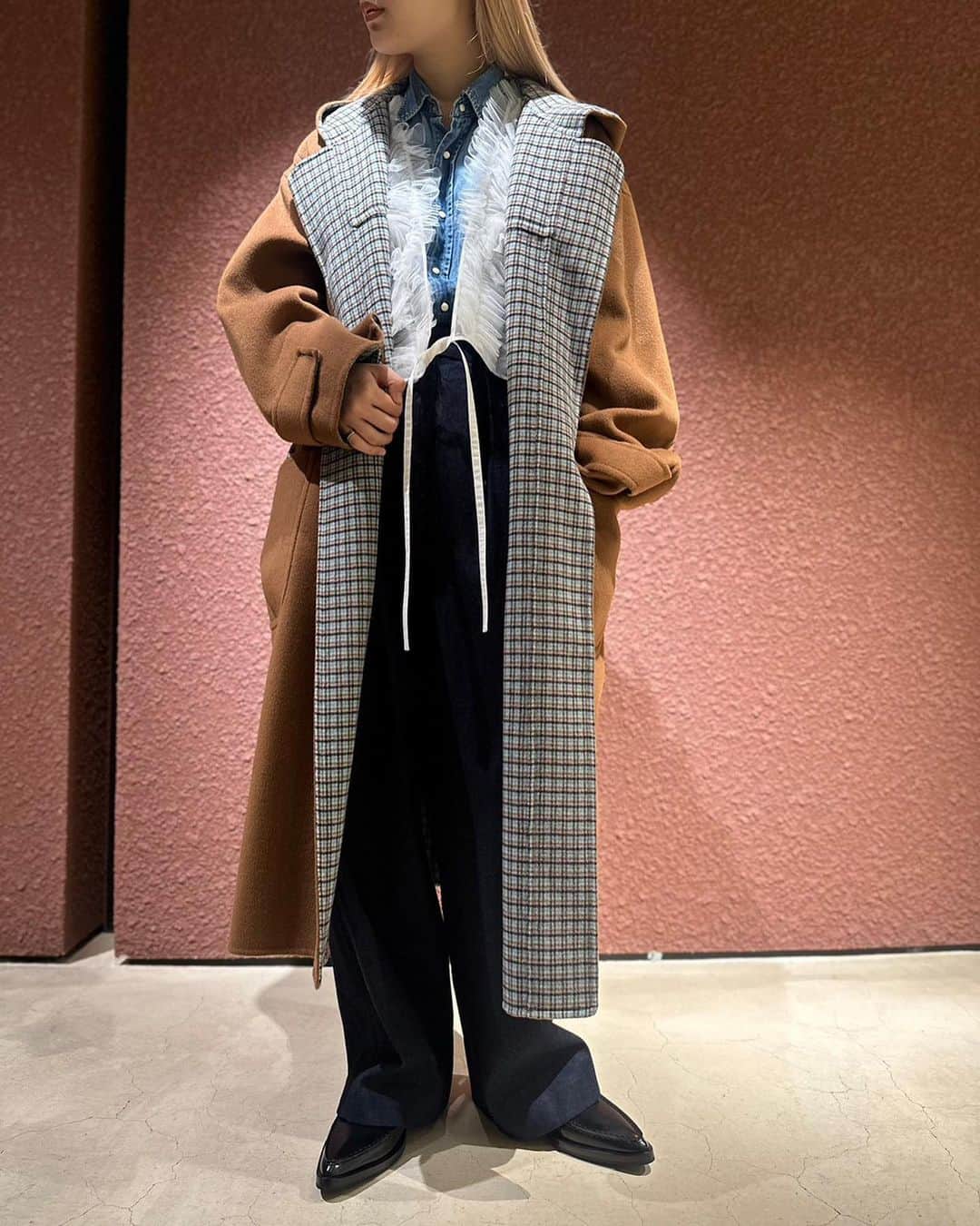 6(ROKU) OFFICIALのインスタグラム：「-  6 reber duffle coat ¥89,100- tax in  @marge_tokyo for 6 gilet ¥49,500- tax in  6 denim pants ¥25,300- tax in  JILSANDER shoes ¥162,800- tax in  #roku #marge #marge_tokyo #jilsander」